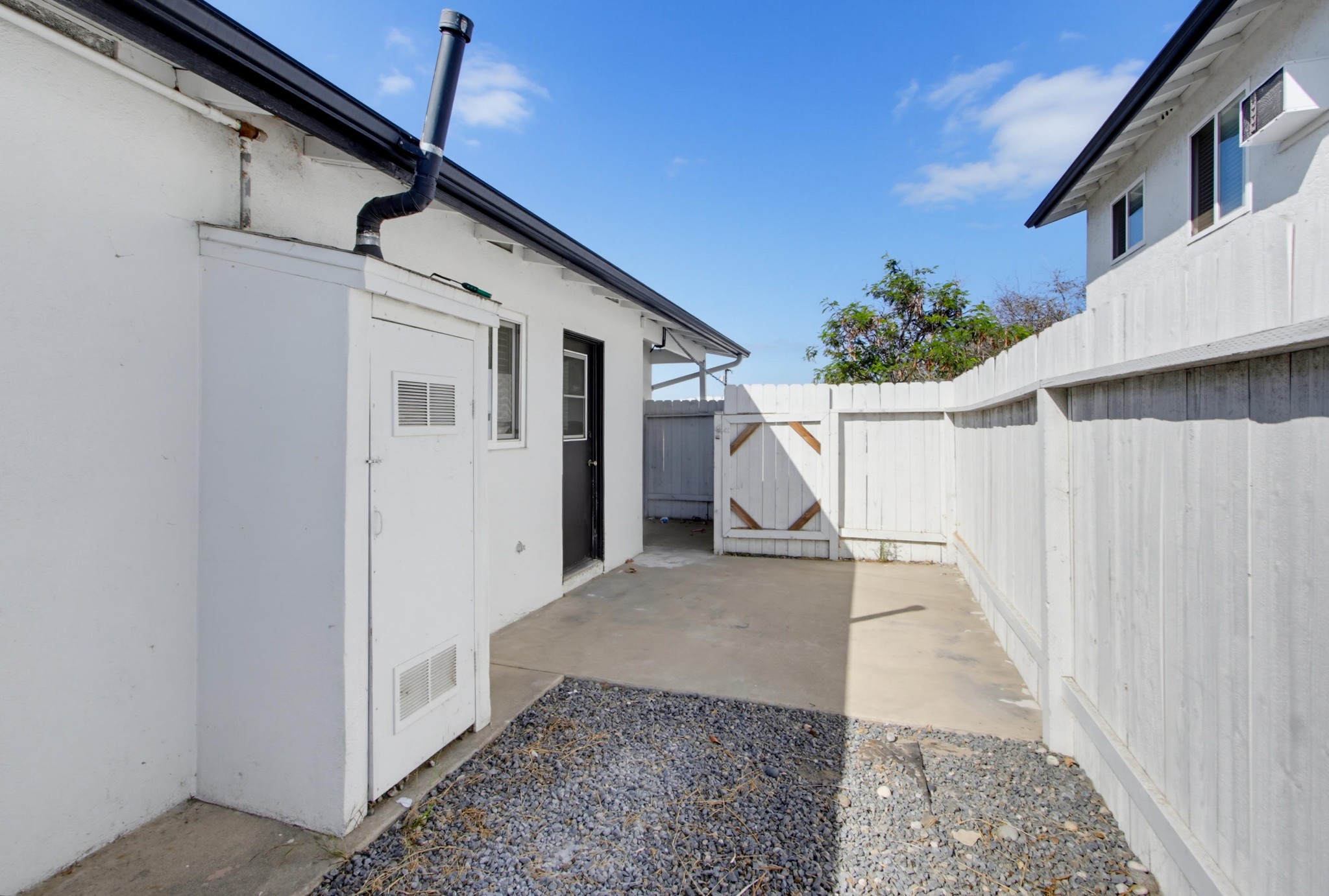 Virtual tour photo 4 of 27 for 240 E California Ave