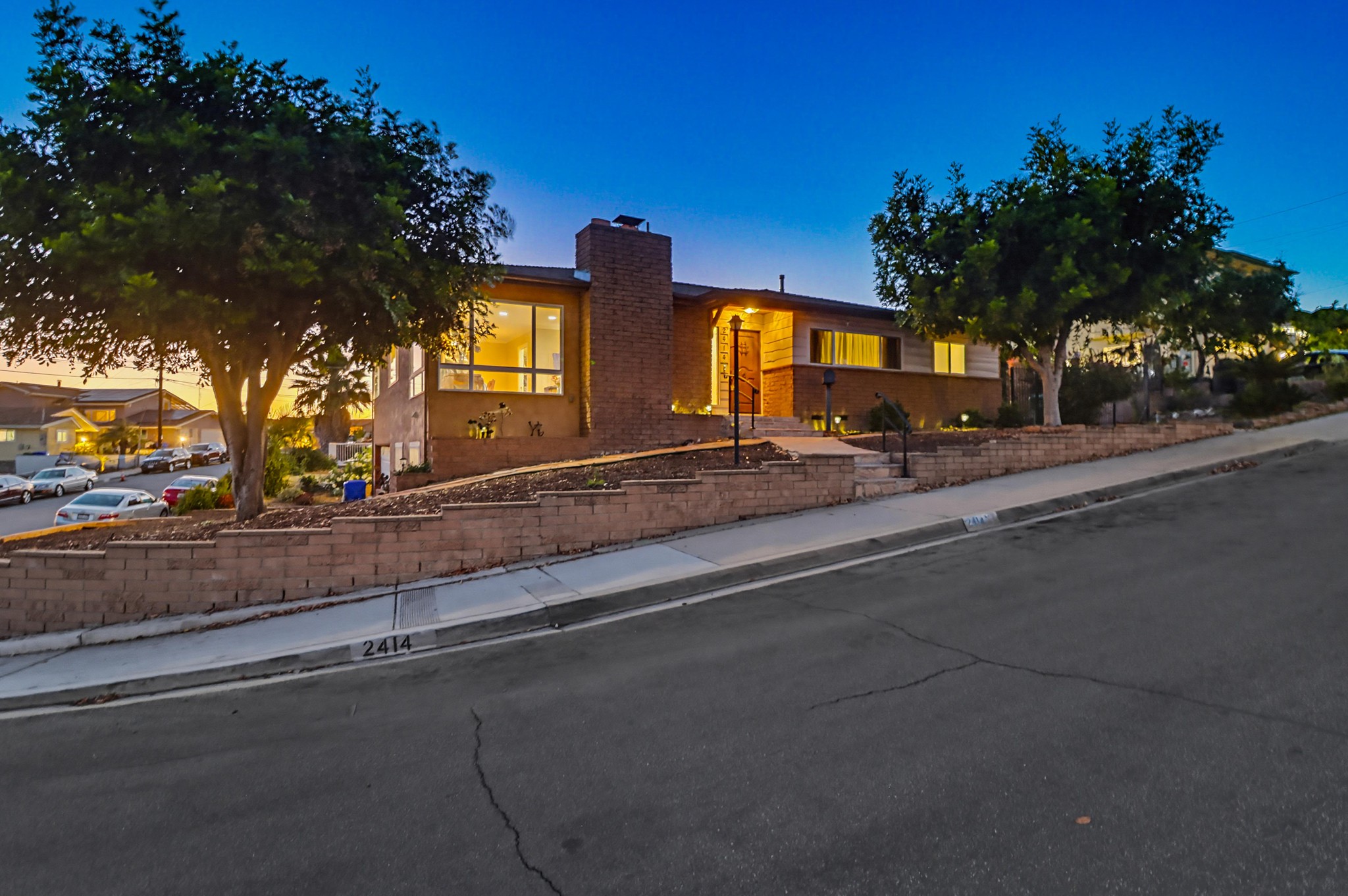 Virtual tour photo 3 of 75 for 2414 Kathleen Pl