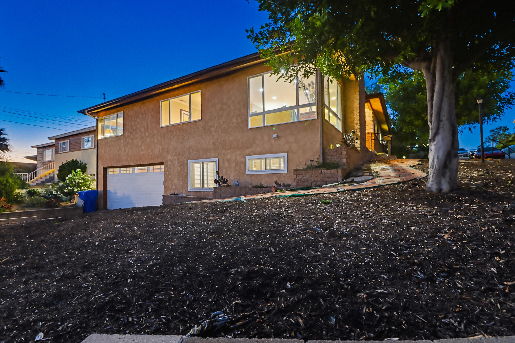 Virtual tour photo 4 of 75 for 2414 Kathleen Pl