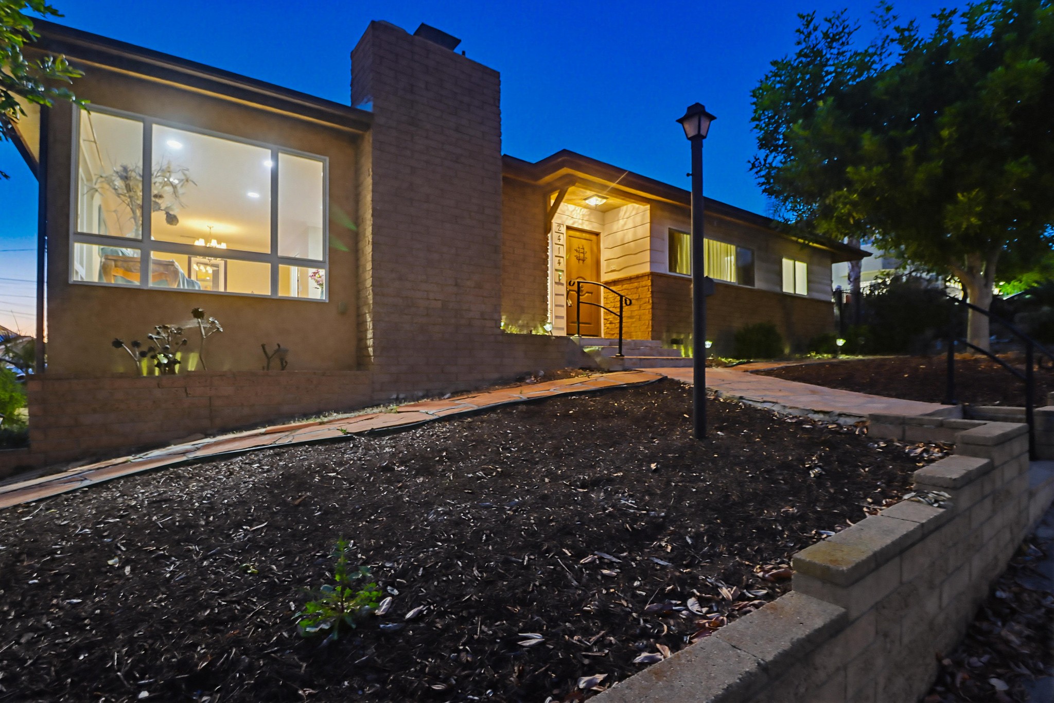 Virtual tour photo 6 of 75 for 2414 Kathleen Pl