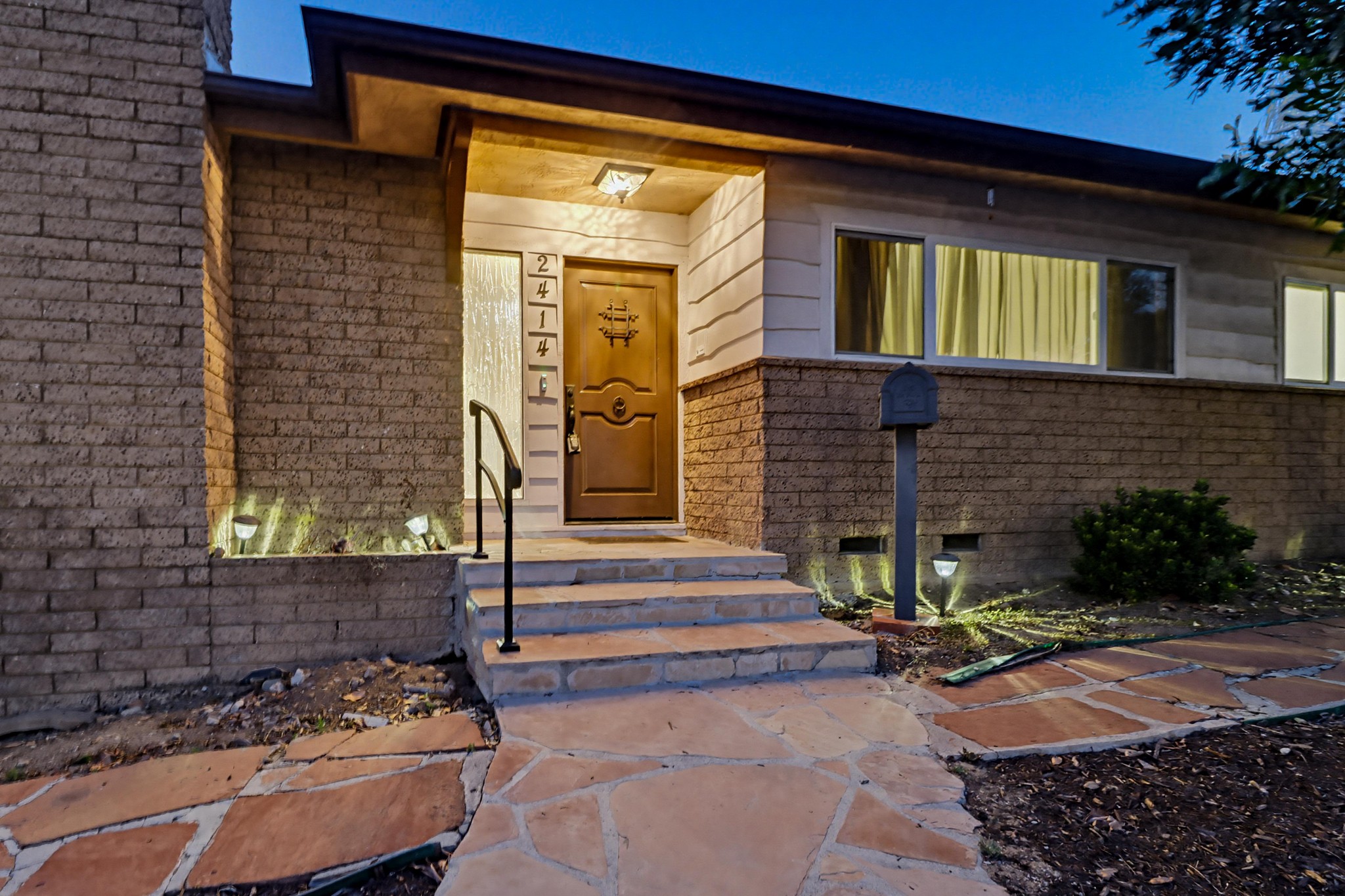 Virtual tour photo 7 of 75 for 2414 Kathleen Pl