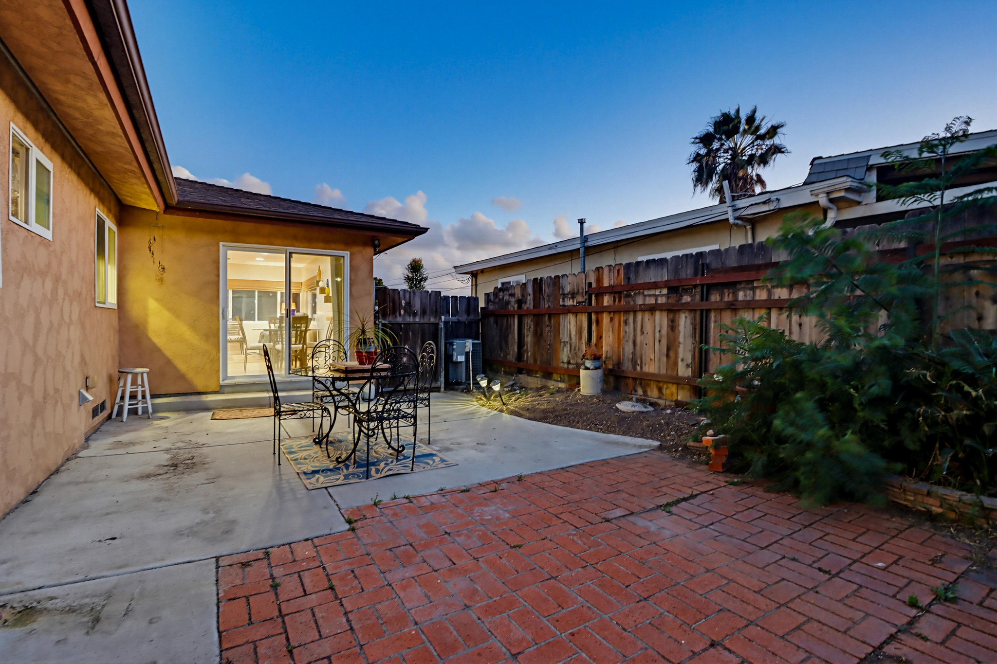 Virtual tour photo 11 of 75 for 2414 Kathleen Pl