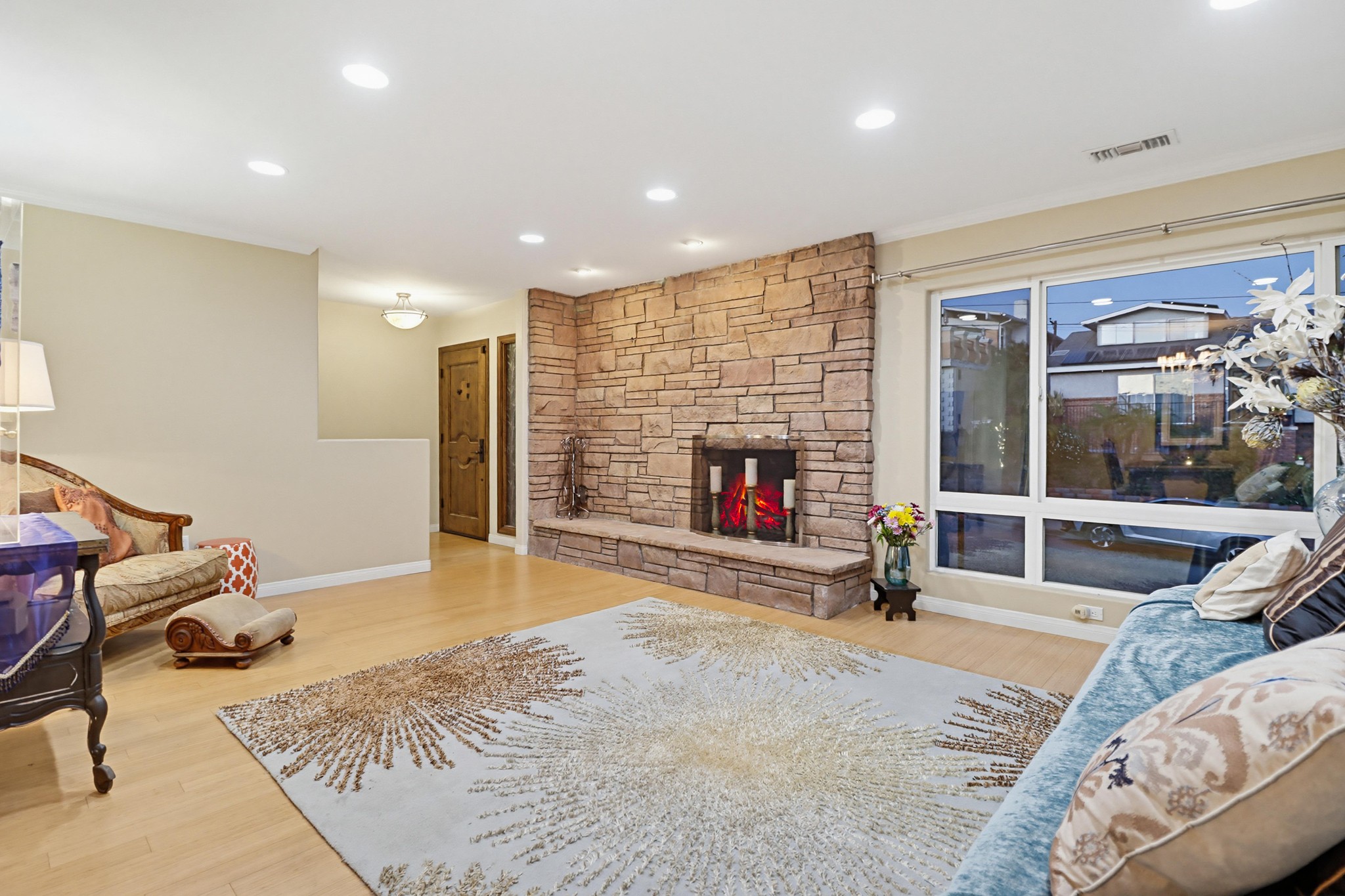 Virtual tour photo 18 of 75 for 2414 Kathleen Pl