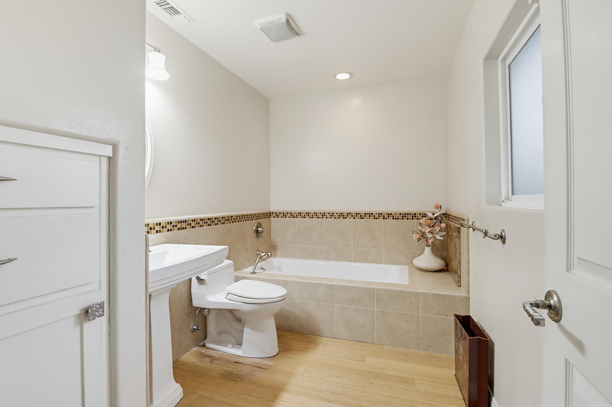 Virtual tour photo 54 of 75 for 2414 Kathleen Pl