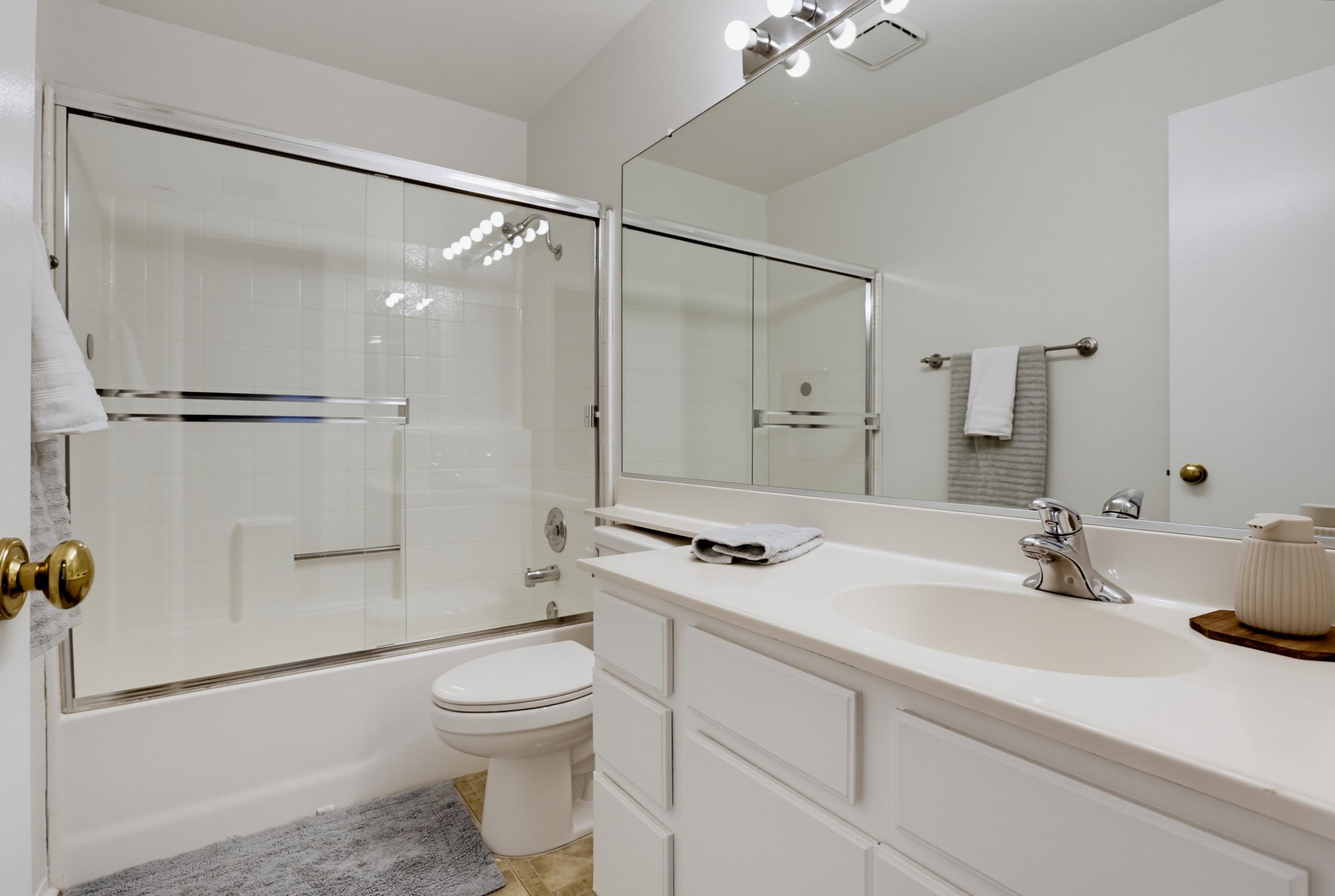 Virtual tour photo 29 of 37 for 2417 Pimlico Pl