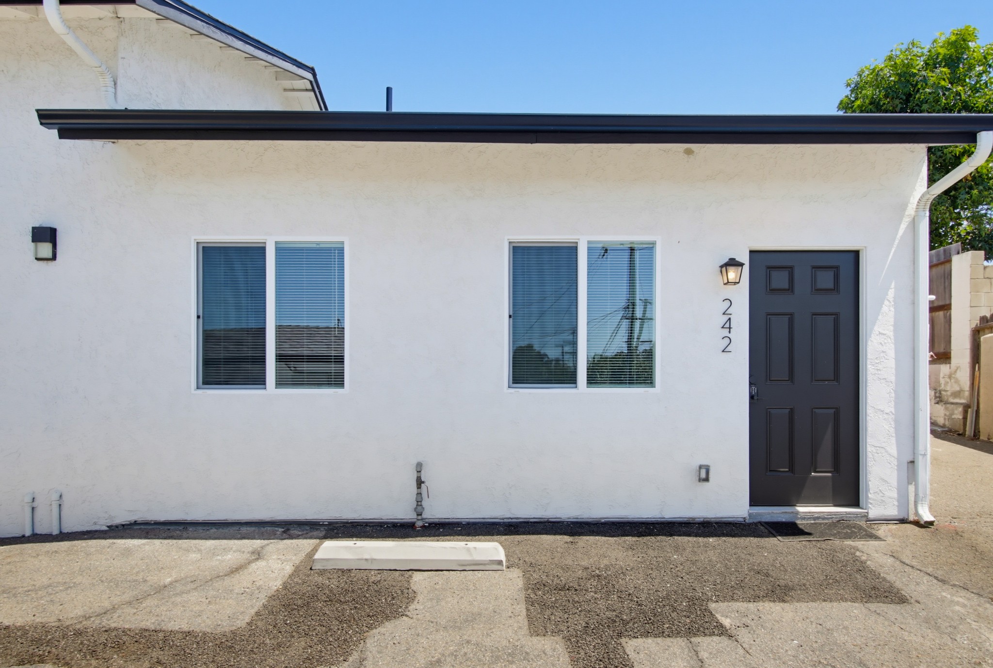 Virtual tour photo 4 of 31 for 242 E California Ave