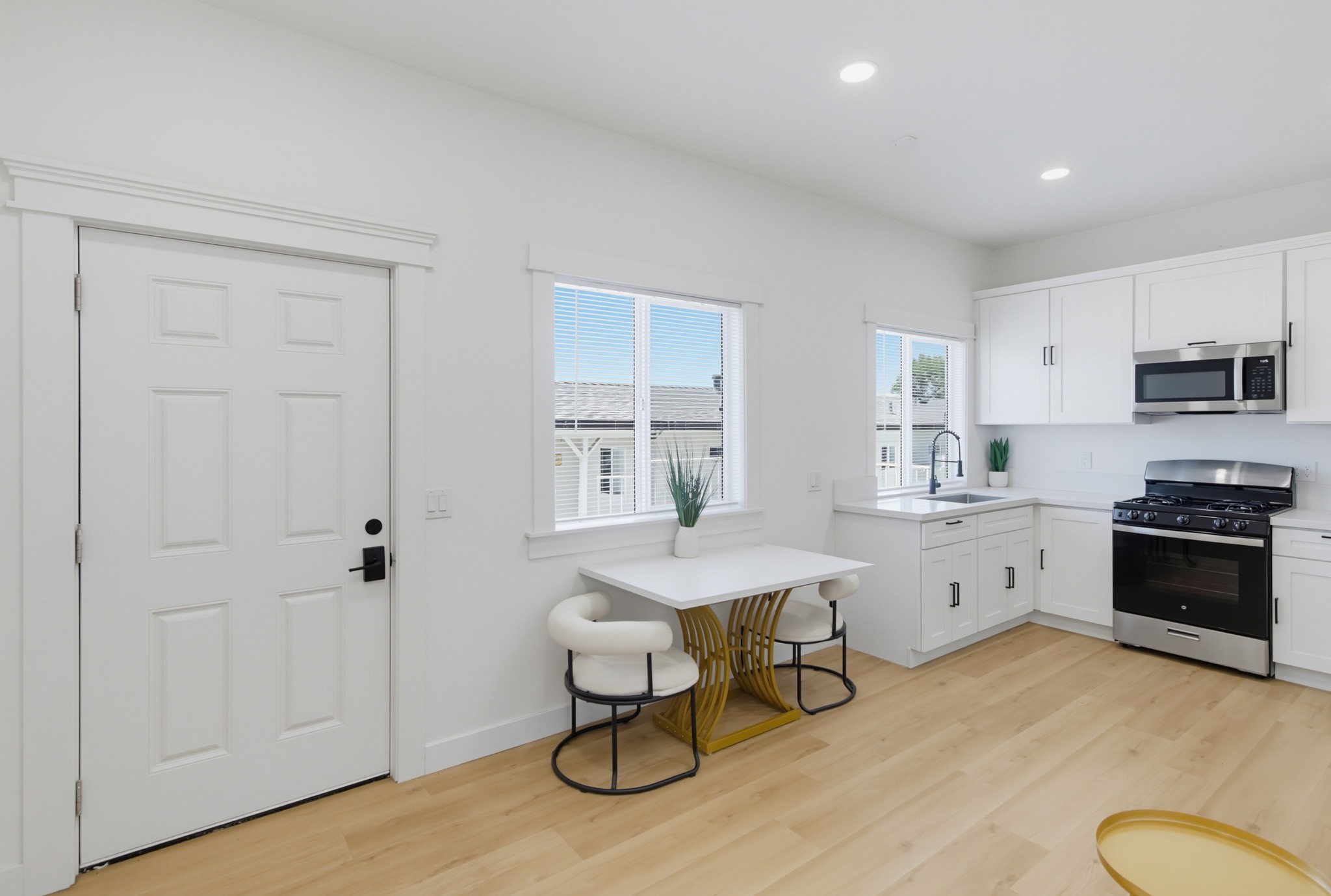 Virtual tour photo 7 of 31 for 242 E California Ave