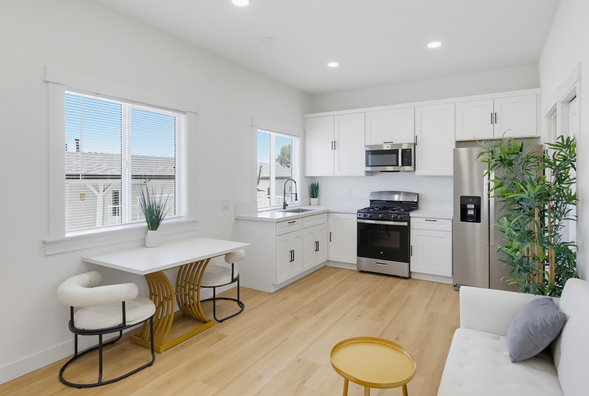 Virtual tour photo 8 of 31 for 242 E California Ave