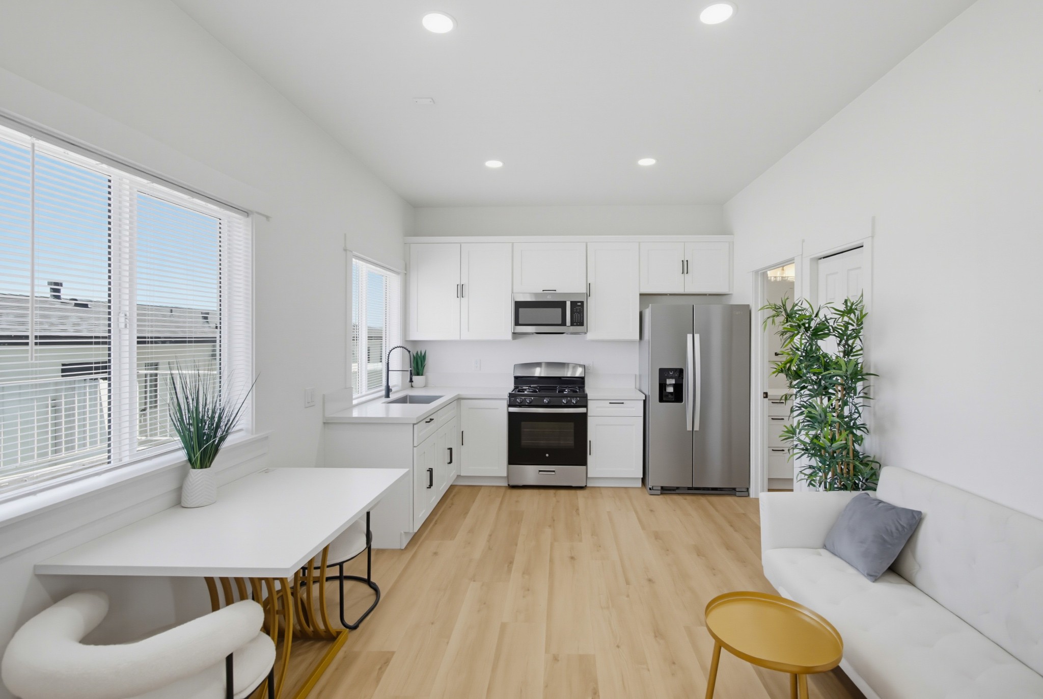Virtual tour photo 9 of 31 for 242 E California Ave