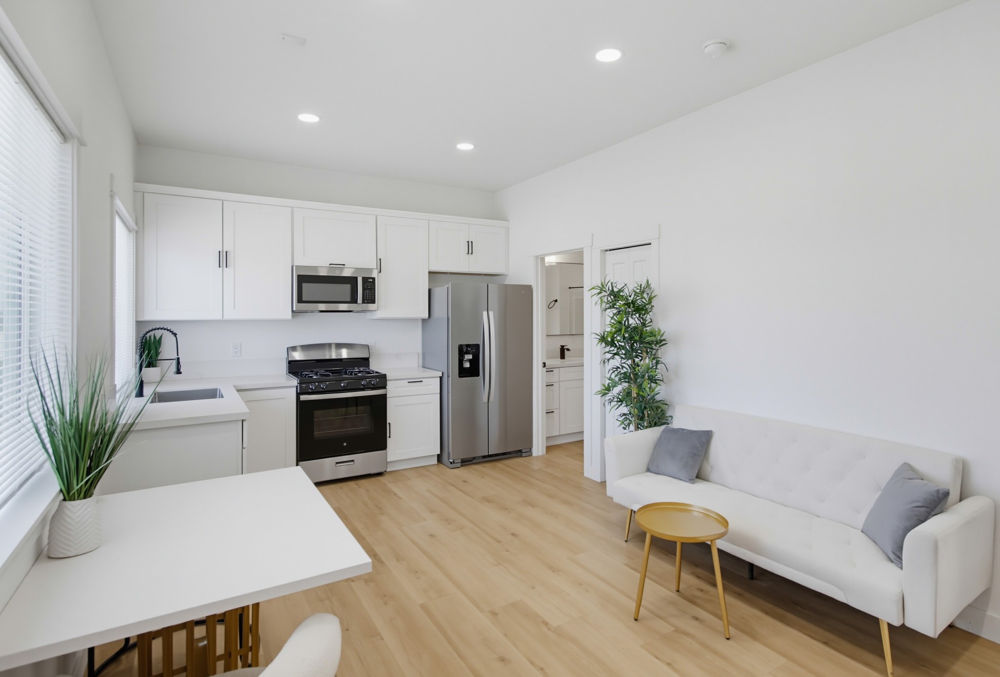 Virtual tour photo 10 of 31 for 242 E California Ave