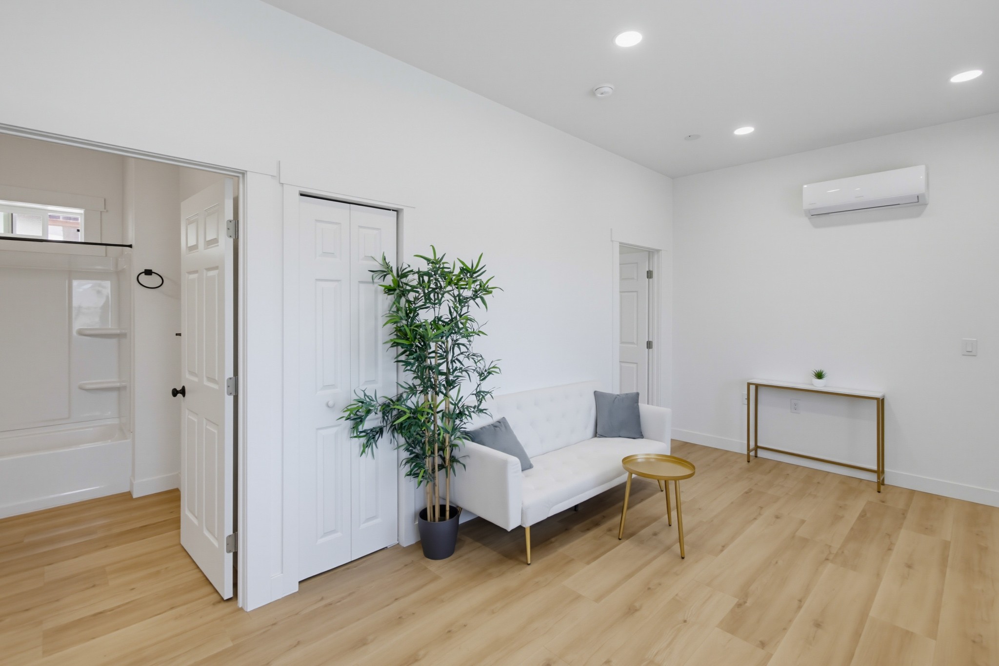 Virtual tour photo 14 of 31 for 242 E California Ave