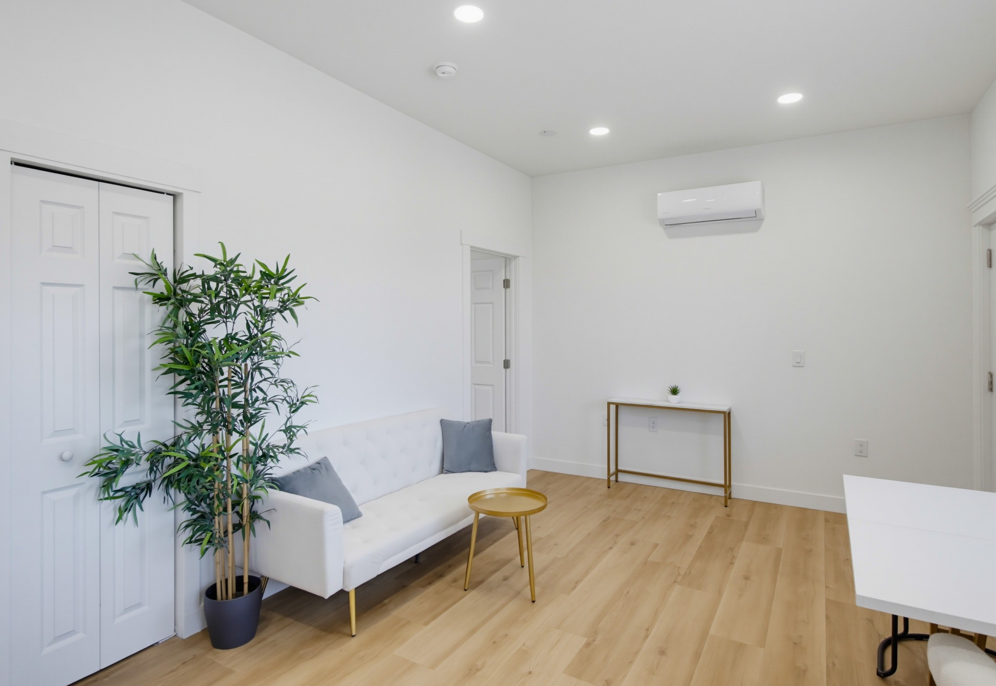 Virtual tour photo 15 of 31 for 242 E California Ave