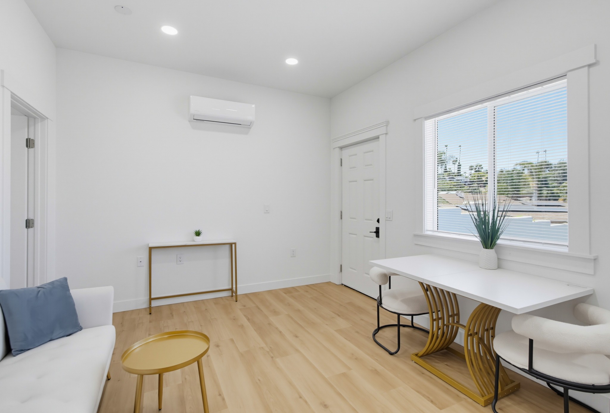 Virtual tour photo 16 of 31 for 242 E California Ave