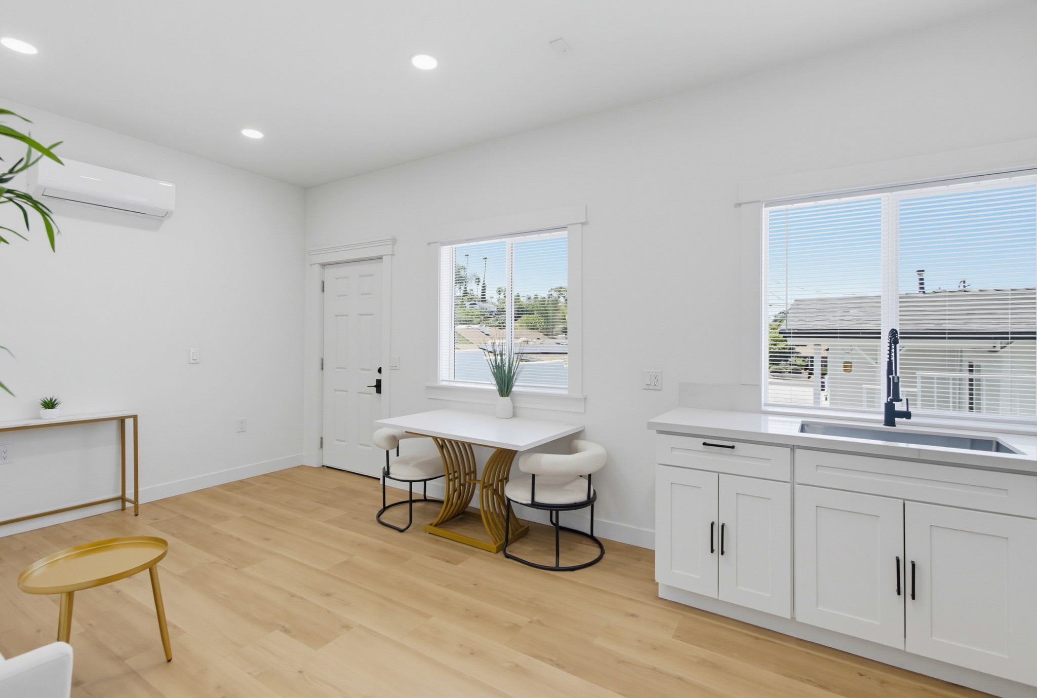 Virtual tour photo 17 of 31 for 242 E California Ave
