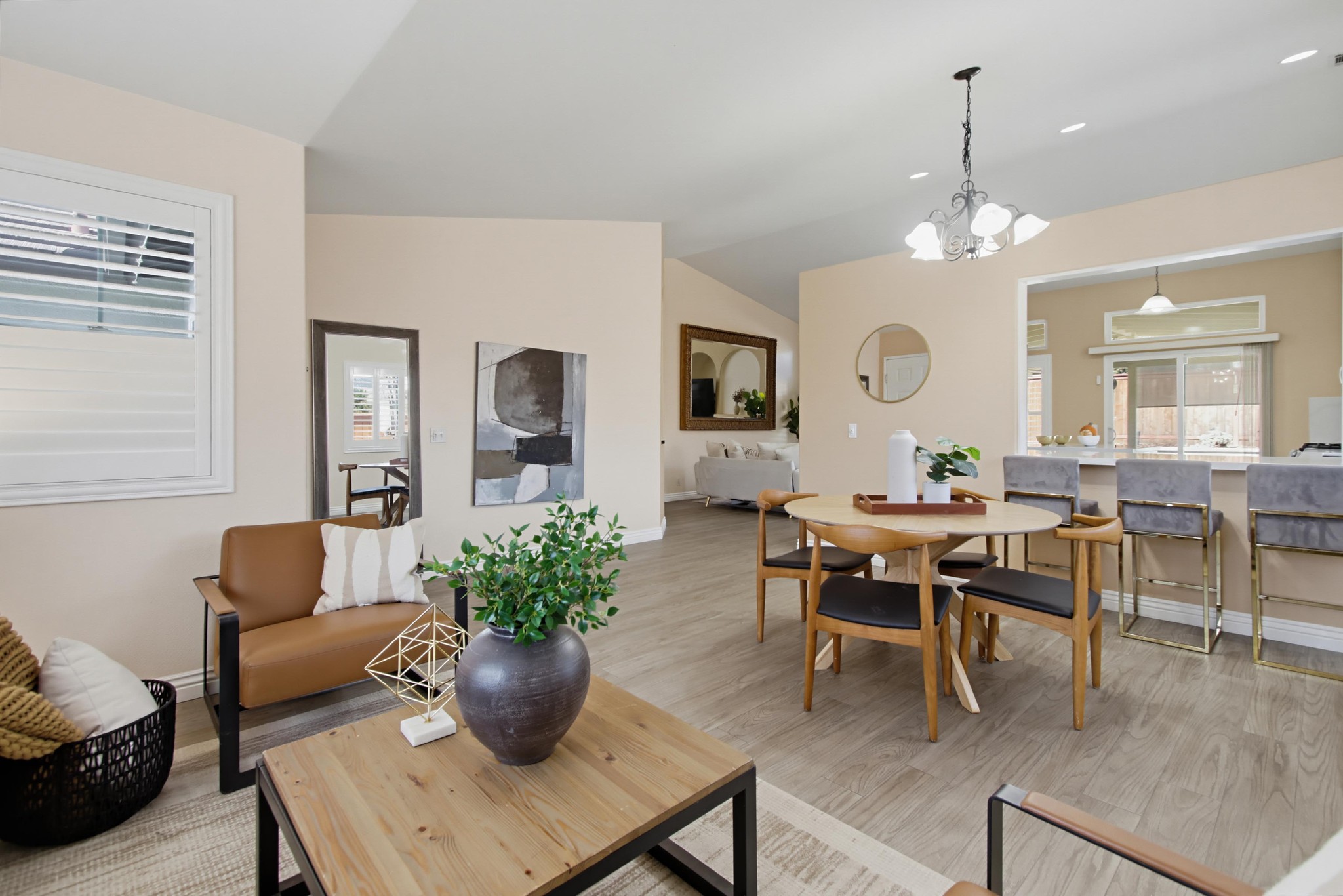 Virtual tour photo 3 of 11 for 2420 Linda Ct