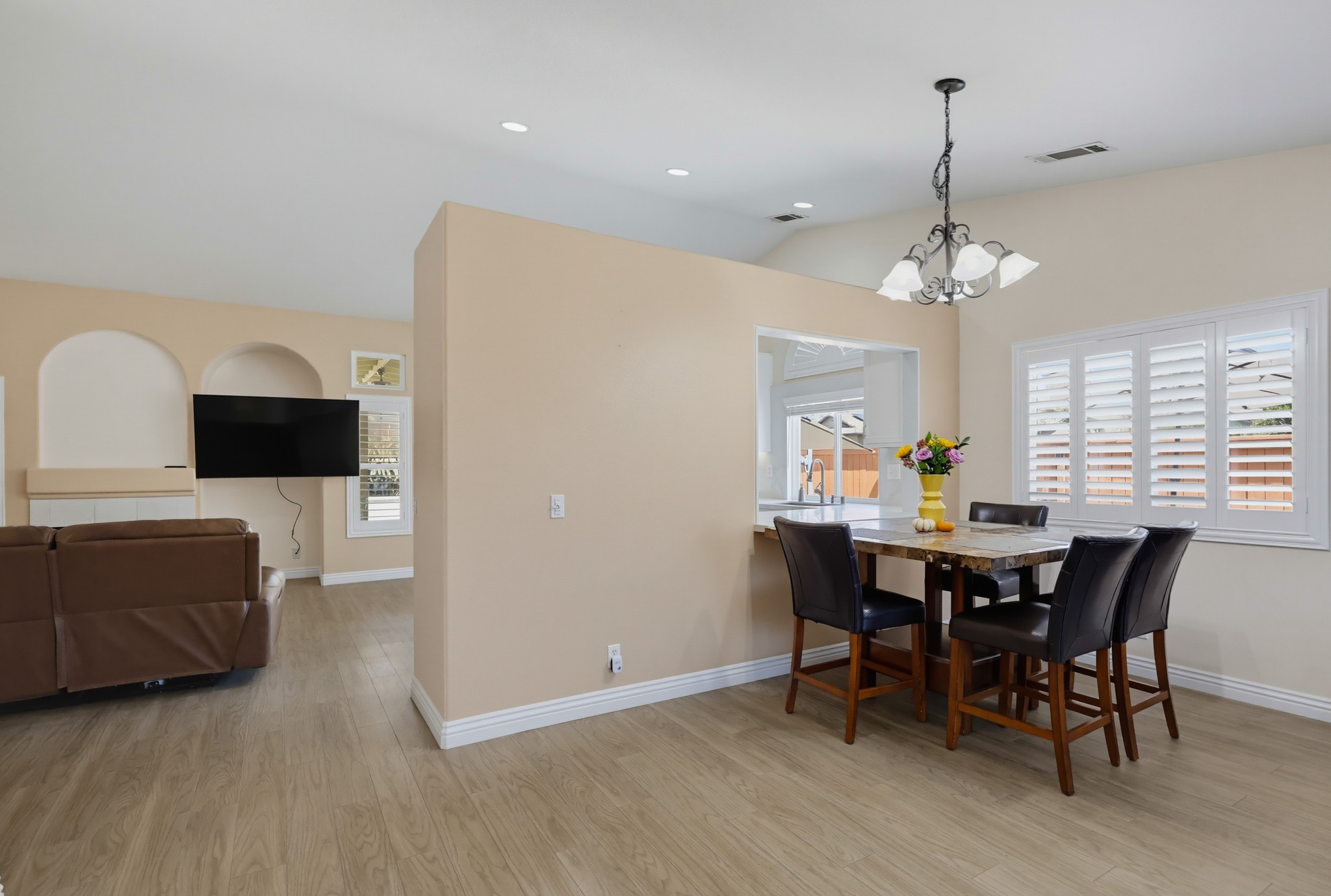 Virtual tour photo 8 of 62 for 2420 Linda Ct