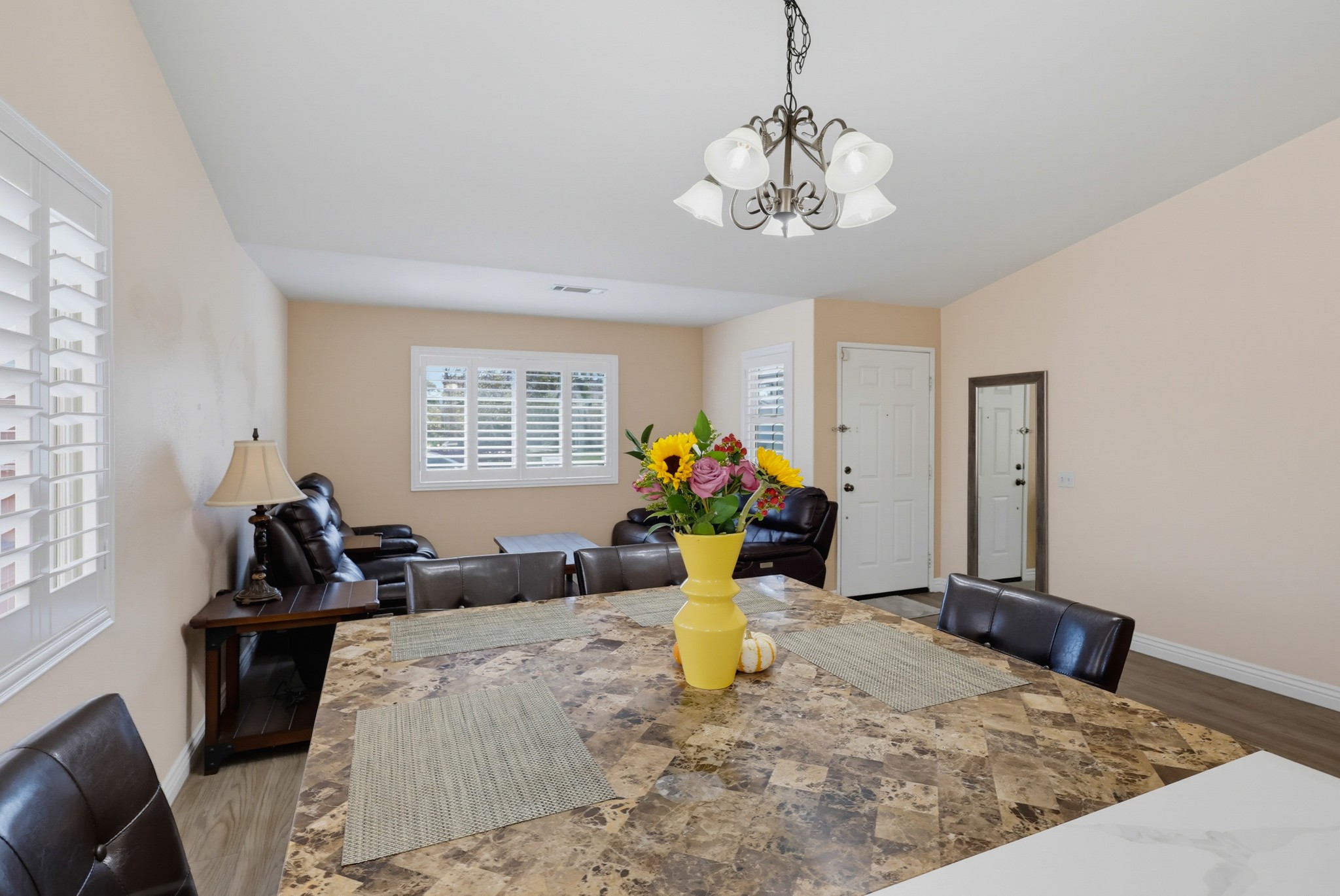 Virtual tour photo 11 of 62 for 2420 Linda Ct