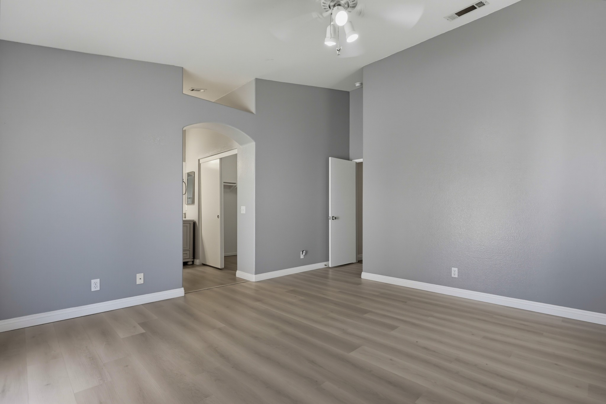 Virtual tour photo 31 of 62 for 2420 Linda Ct