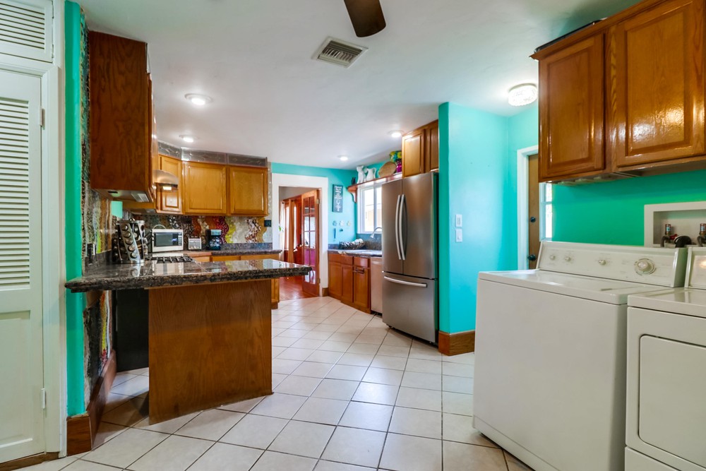 Virtual tour photo 16 of 33 for 2422 J St