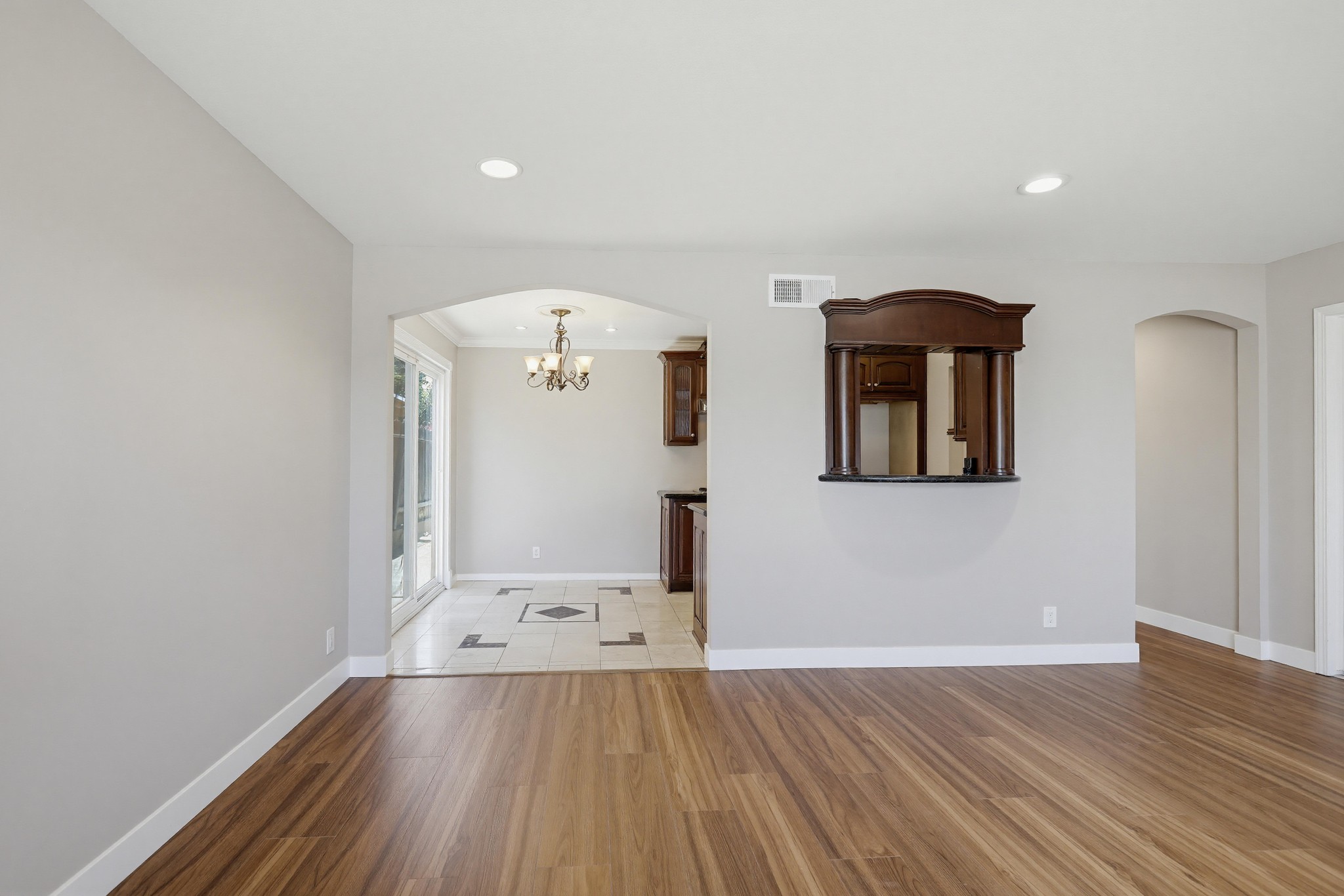 Virtual tour photo 13 of 54 for 243 N Pageant St