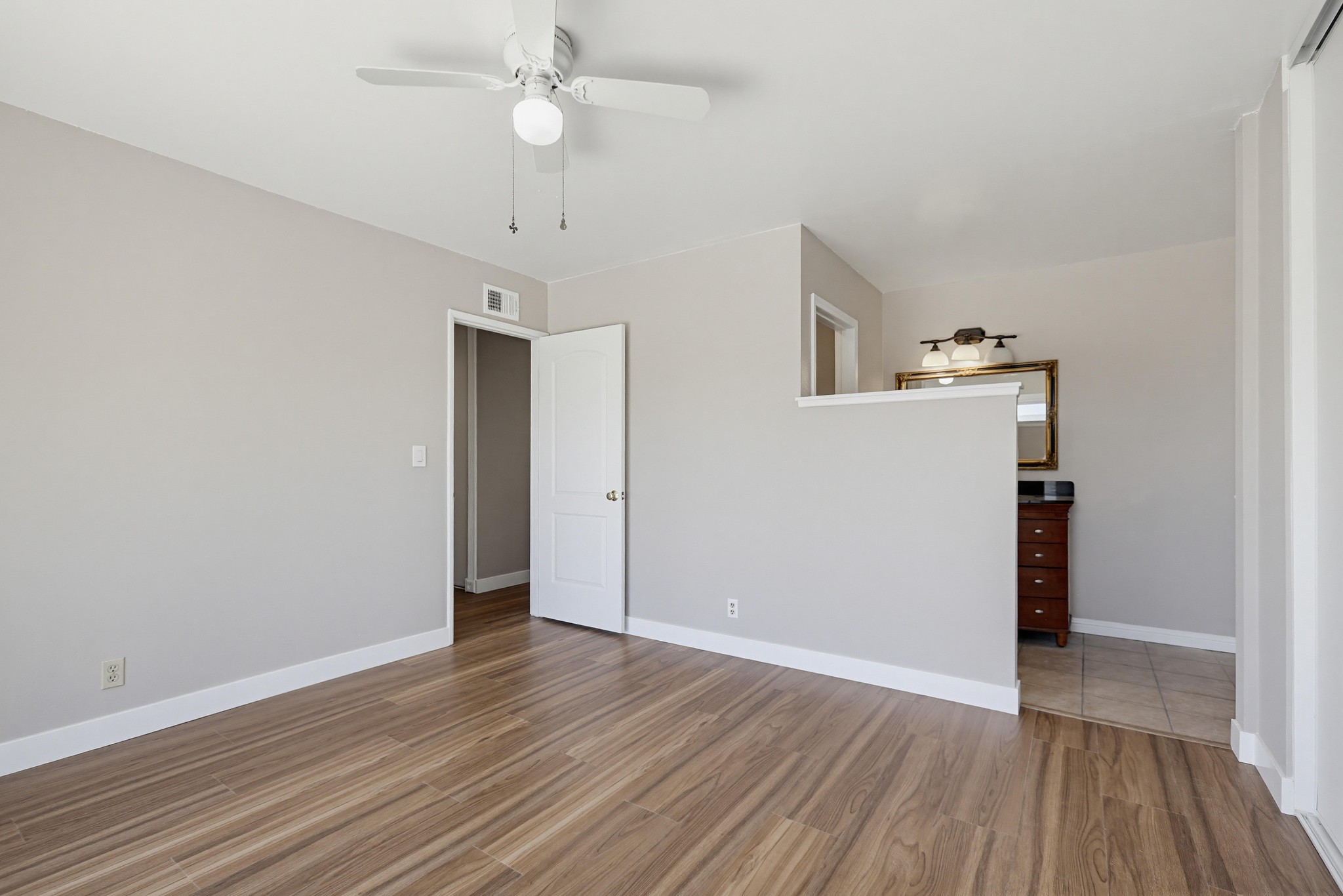 Virtual tour photo 26 of 54 for 243 N Pageant St