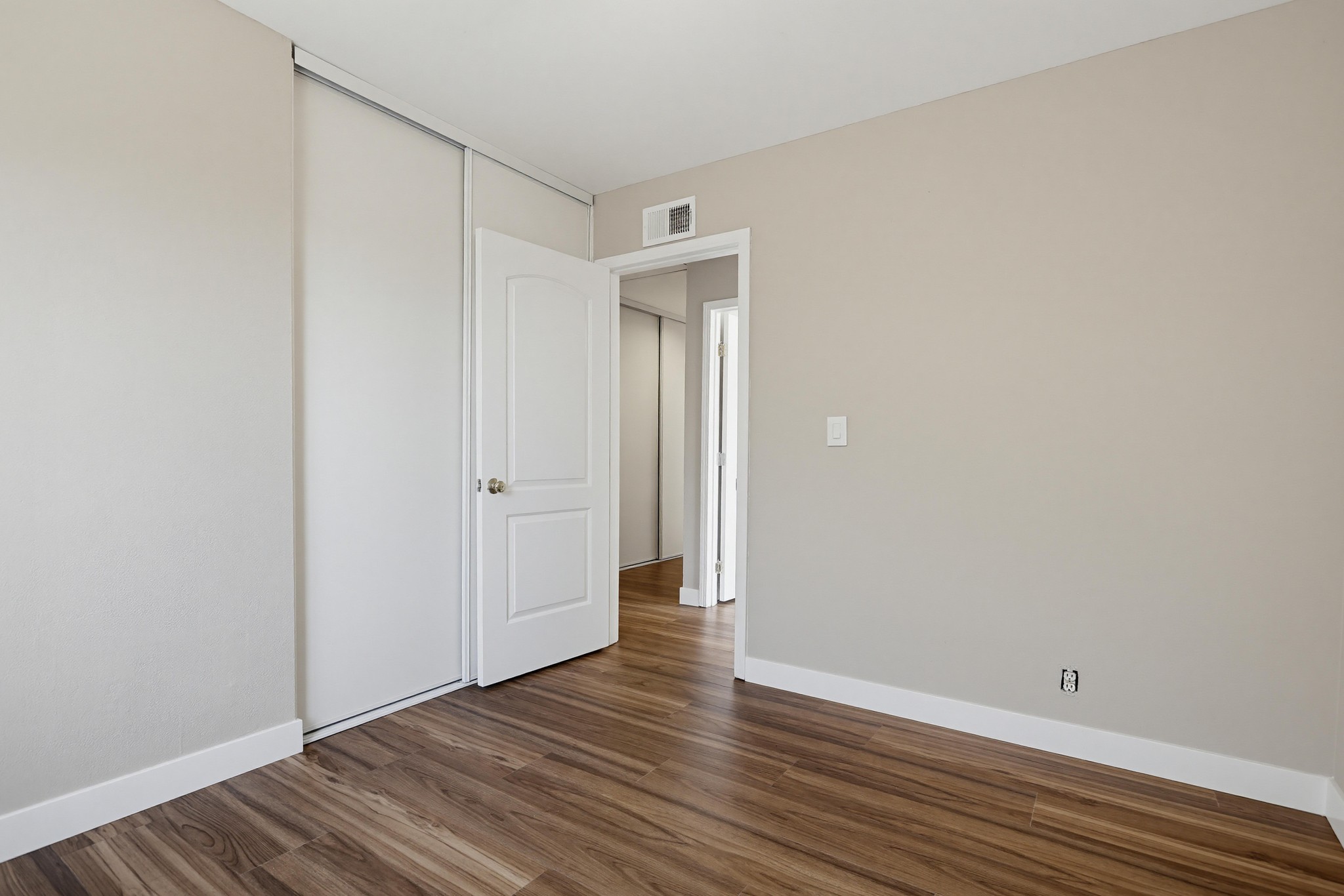 Virtual tour photo 36 of 54 for 243 N Pageant St
