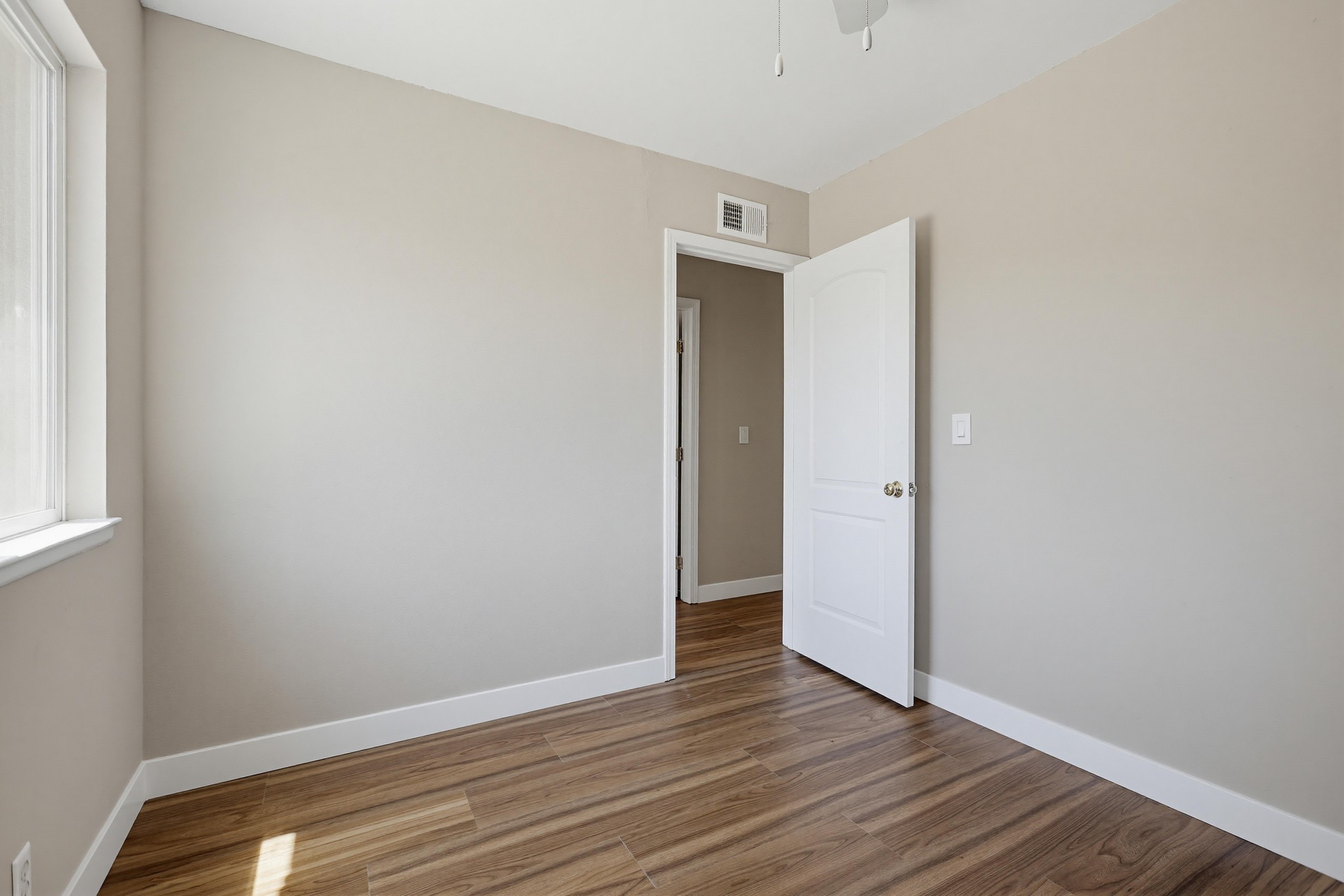 Virtual tour photo 40 of 54 for 243 N Pageant St