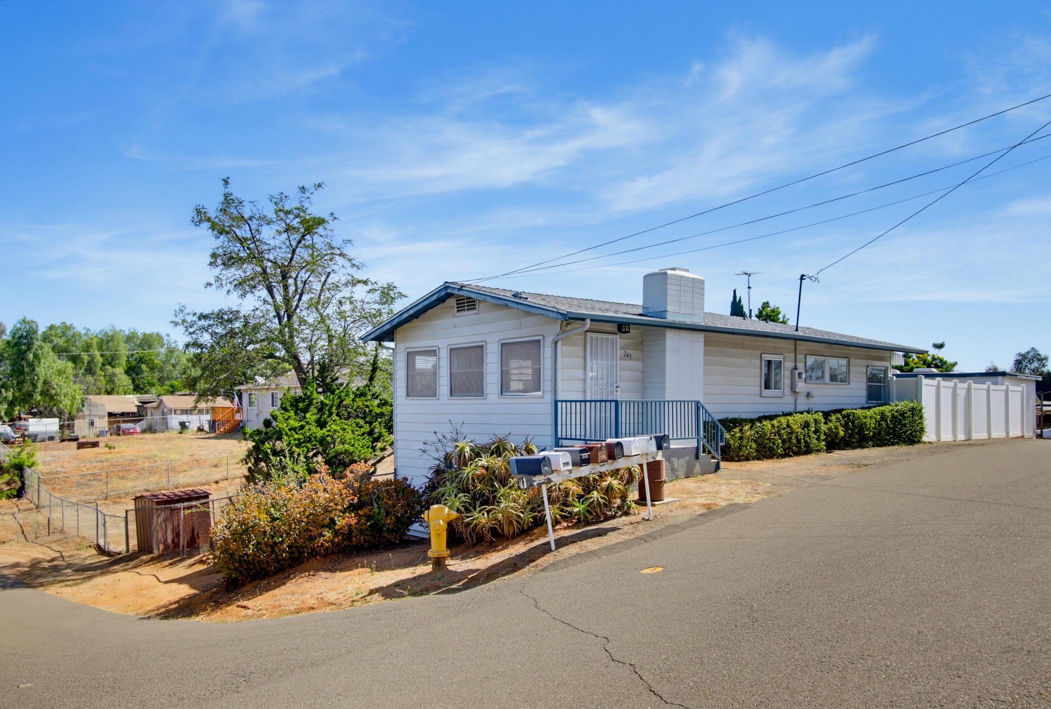 Virtual tour photo 1 of 47 for 243 North Ln