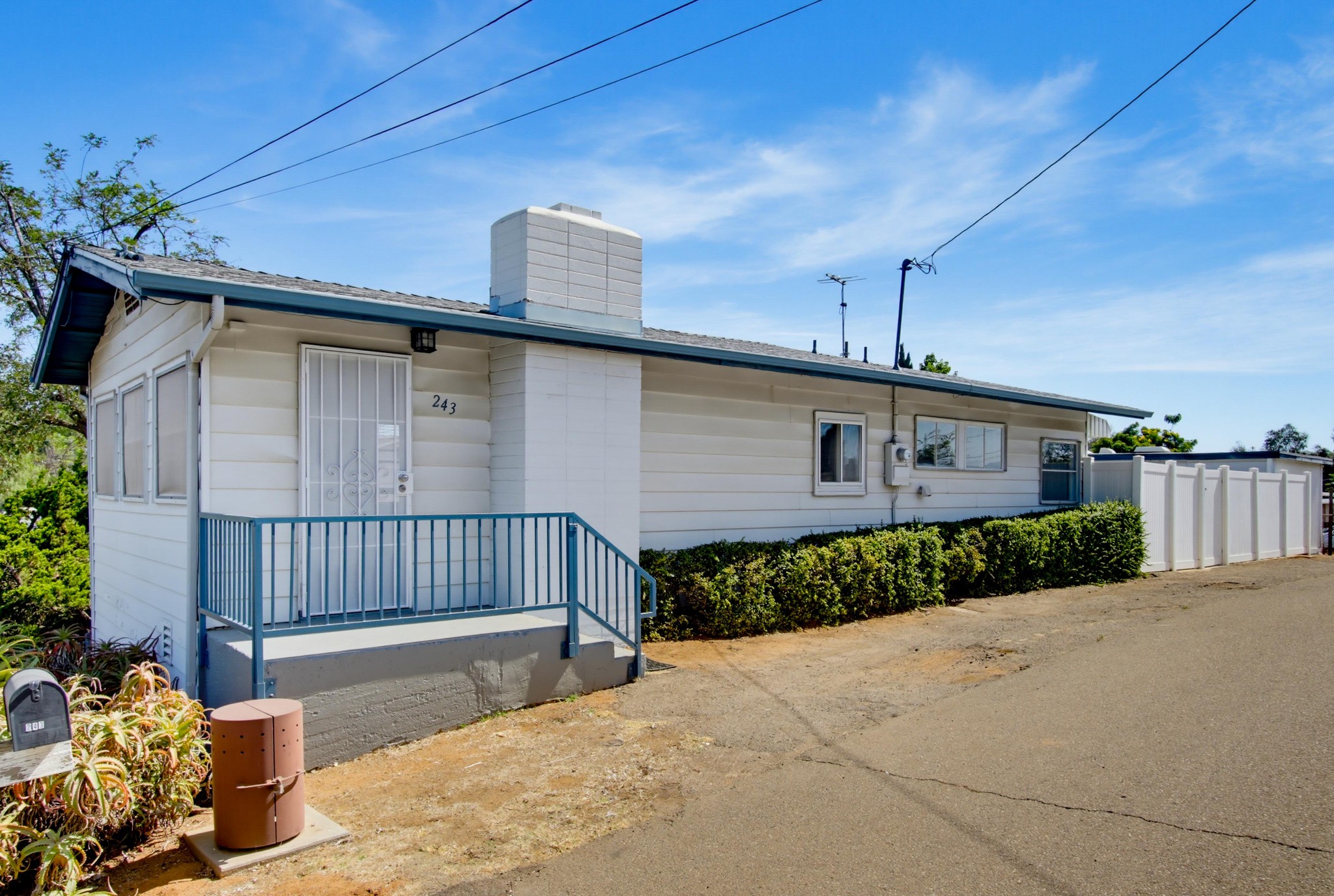 Virtual tour photo 3 of 47 for 243 North Ln