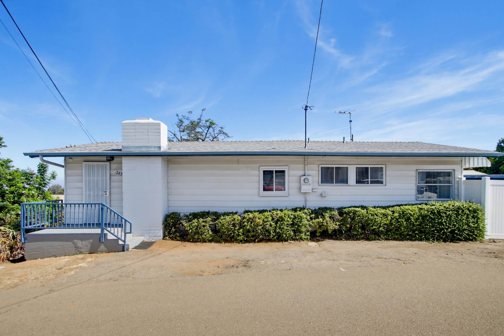 Virtual tour photo 4 of 47 for 243 North Ln