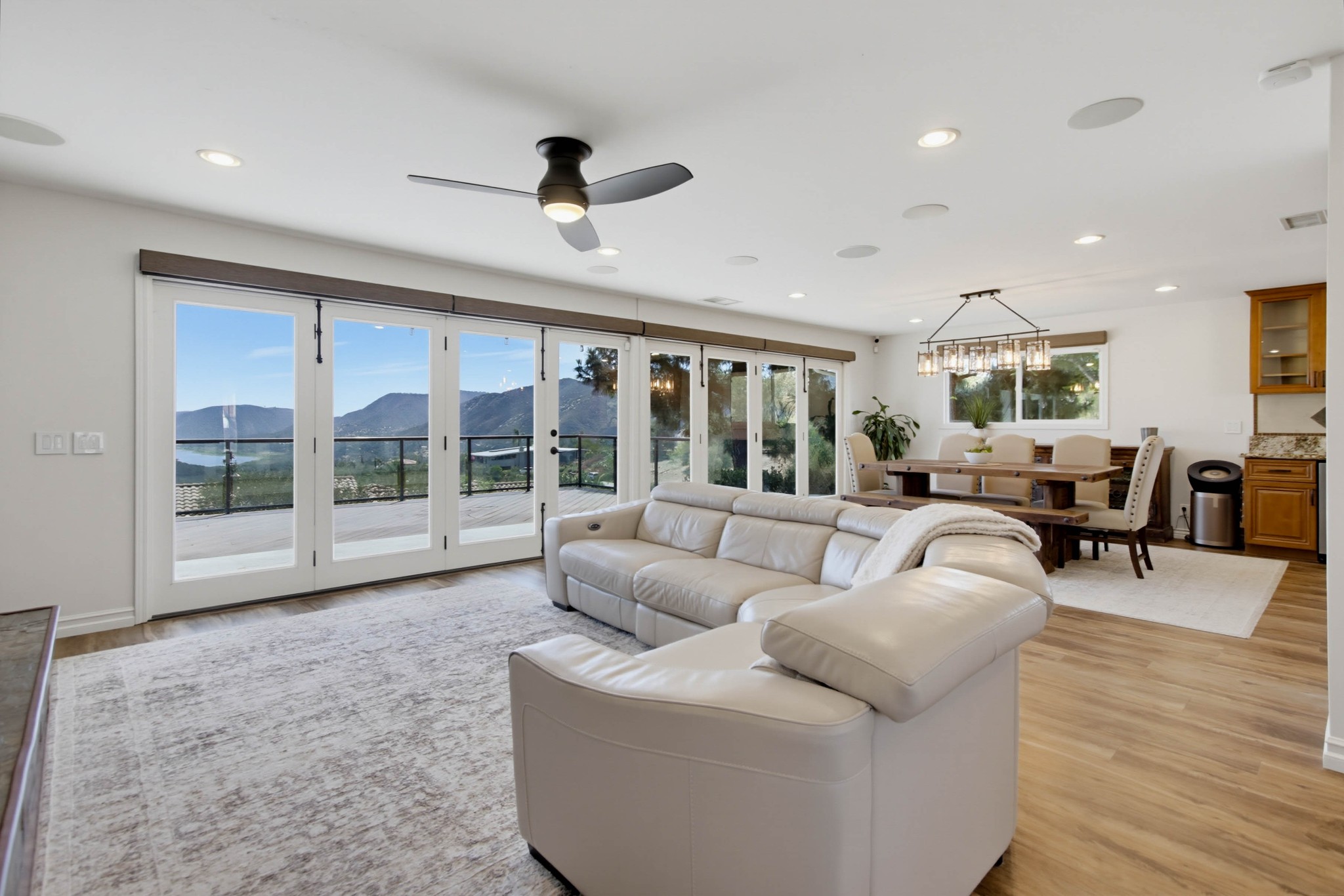 Virtual tour photo 16 of 108 for 2450 Vista Lago Terrace