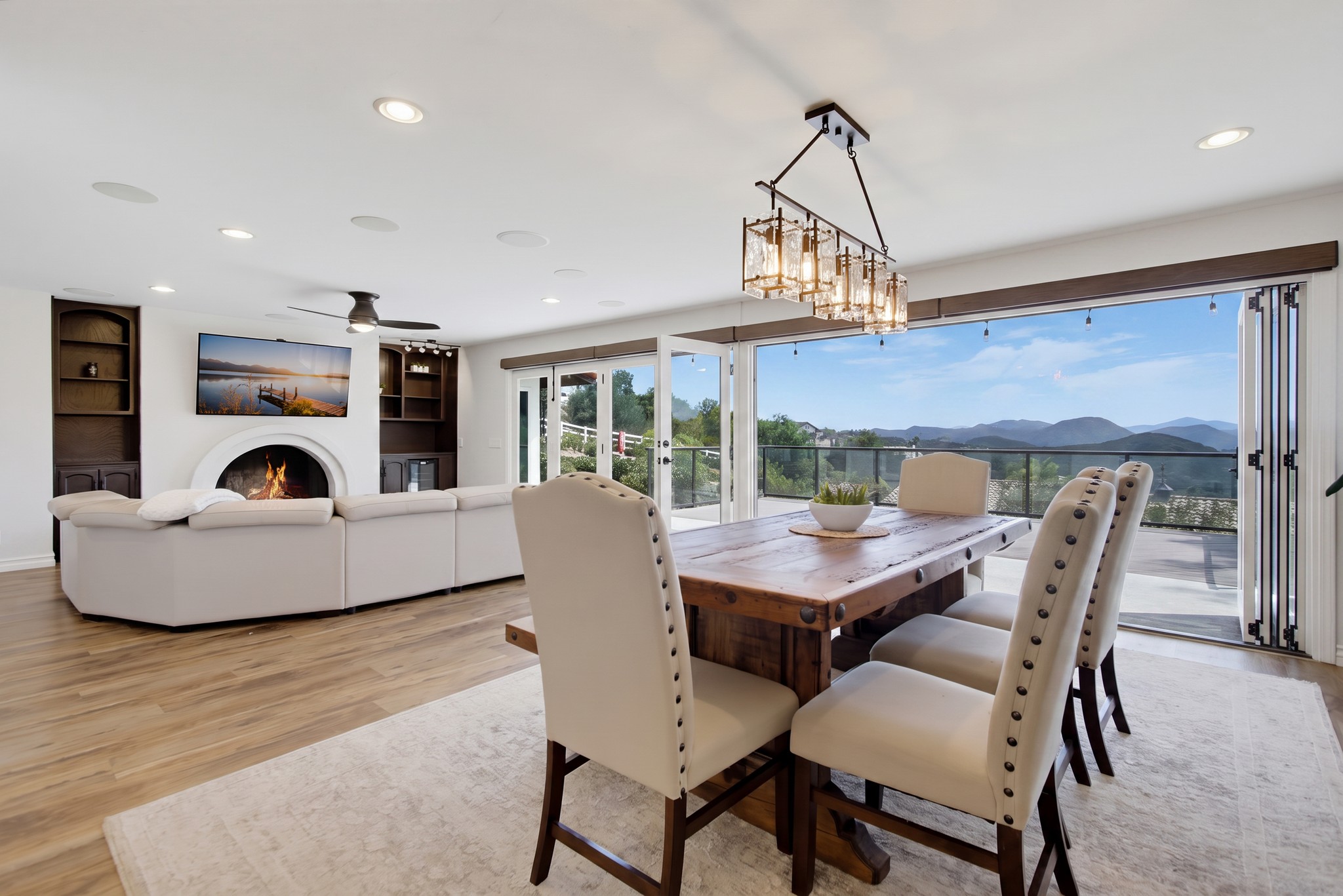 Virtual tour photo 15 of 111 for 2450 Vista Lago Terrace
