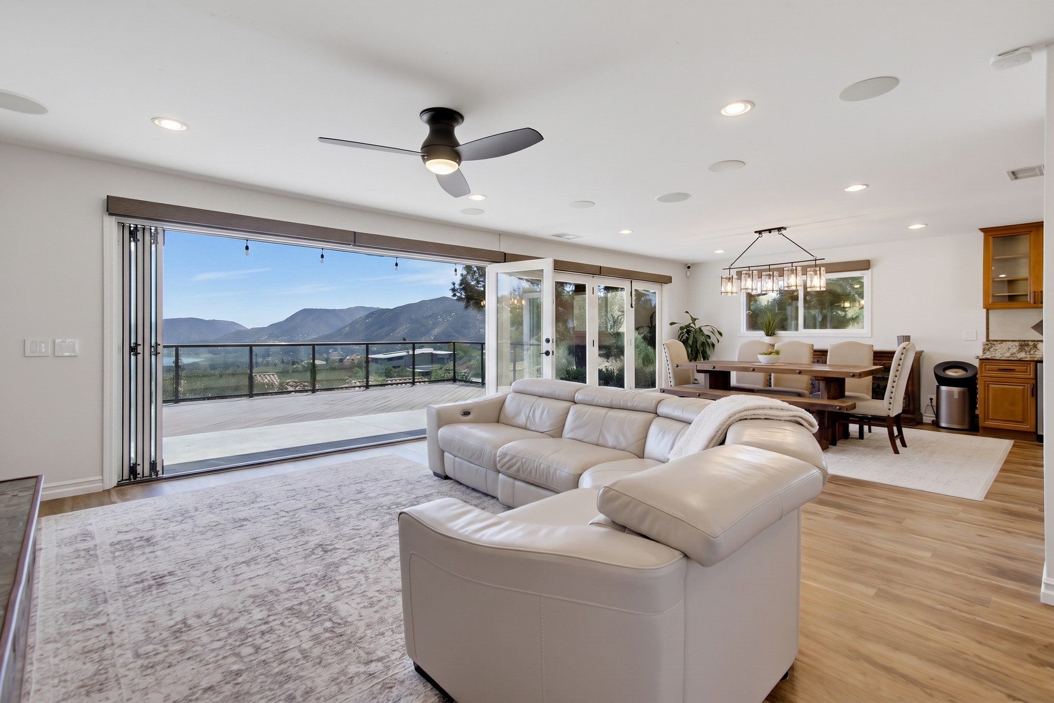 Virtual tour photo 18 of 111 for 2450 Vista Lago Terrace