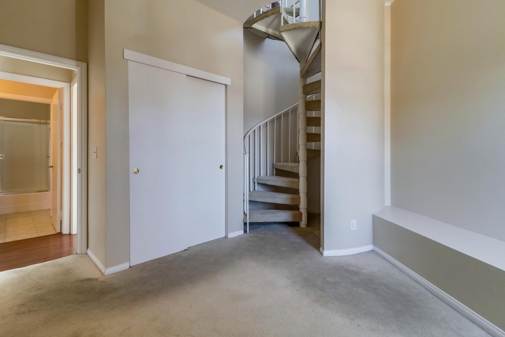 Virtual tour photo 13 of 27 for 246 W Washington St