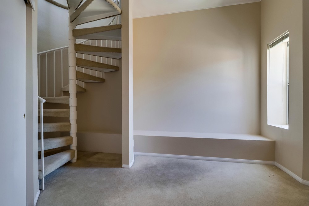 Virtual tour photo 14 of 27 for 246 W Washington St