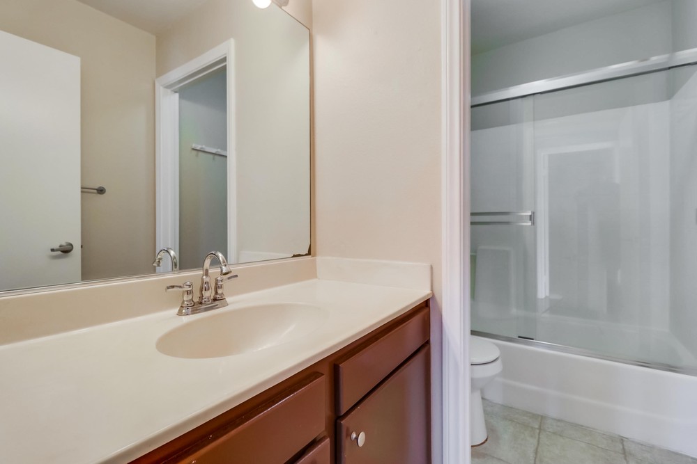 Virtual tour photo 19 of 27 for 246 W Washington St