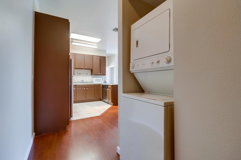 Virtual tour photo 20 of 27 for 246 W Washington St
