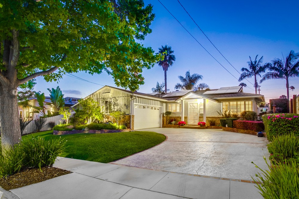 Virtual tour photo 1 of 47 for 2460 Blue Jay Dr