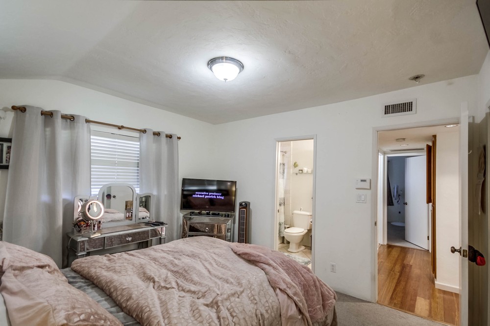 Virtual tour photo 24 of 37 for 2466 Congress St