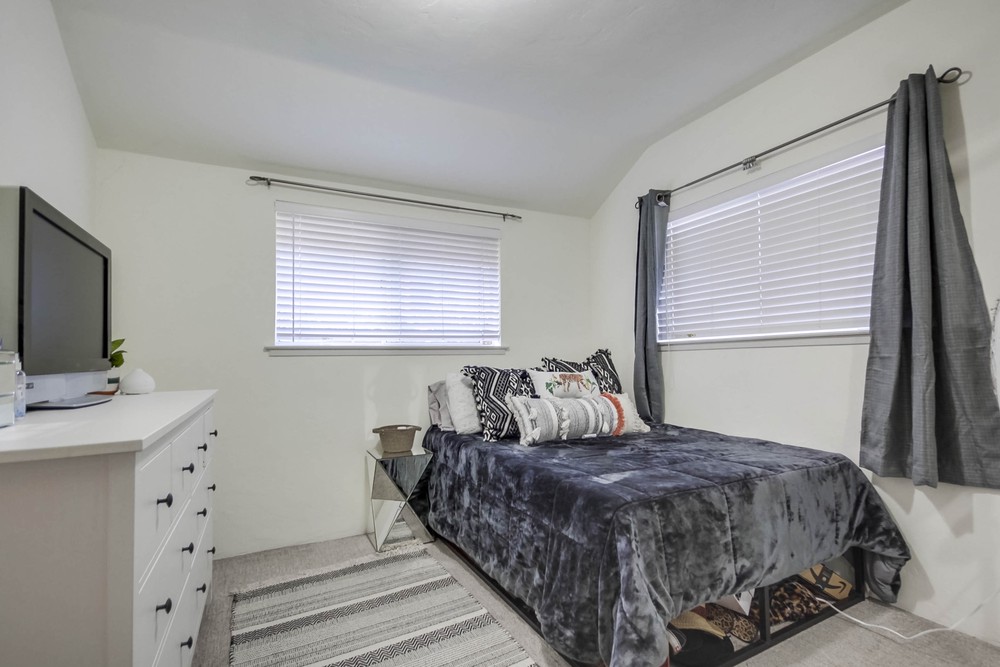 Virtual tour photo 28 of 37 for 2466 Congress St