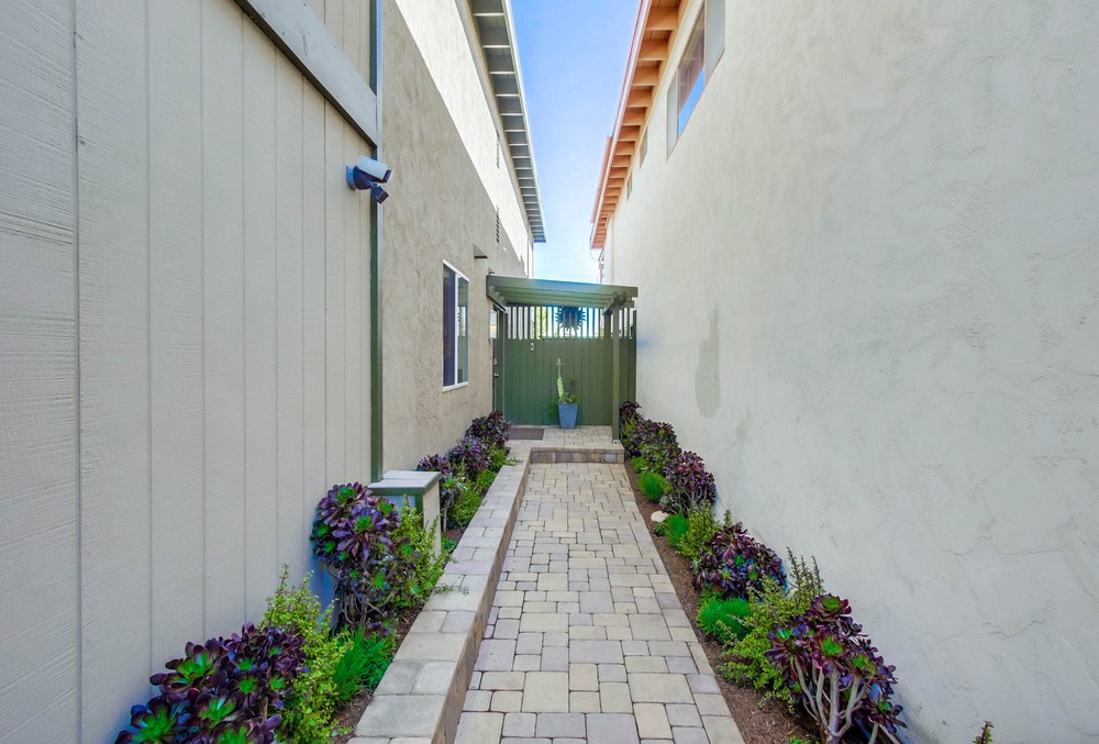 Virtual tour photo 4 of 56 for 2473 Geranium St