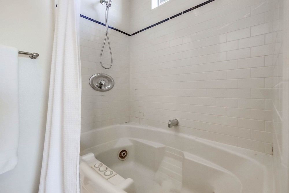 Virtual tour photo 27 of 56 for 2473 Geranium St