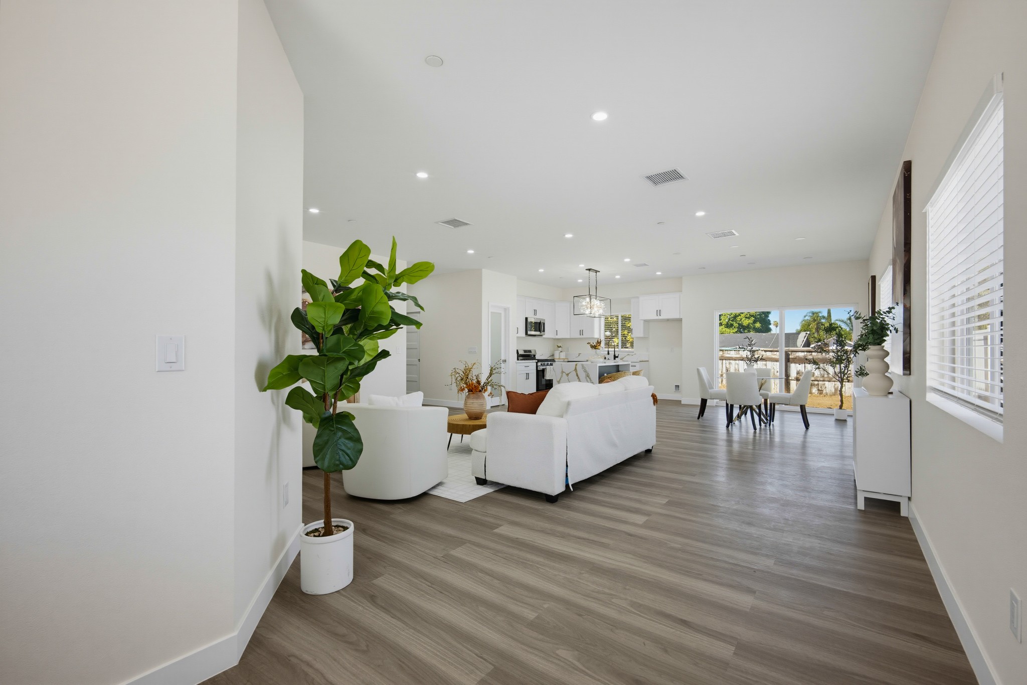 Virtual tour photo 6 of 44 for 24732 Eucalyptus Ave