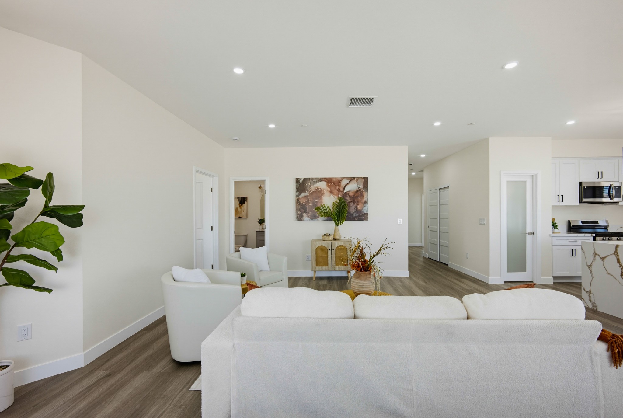 Virtual tour photo 7 of 44 for 24732 Eucalyptus Ave