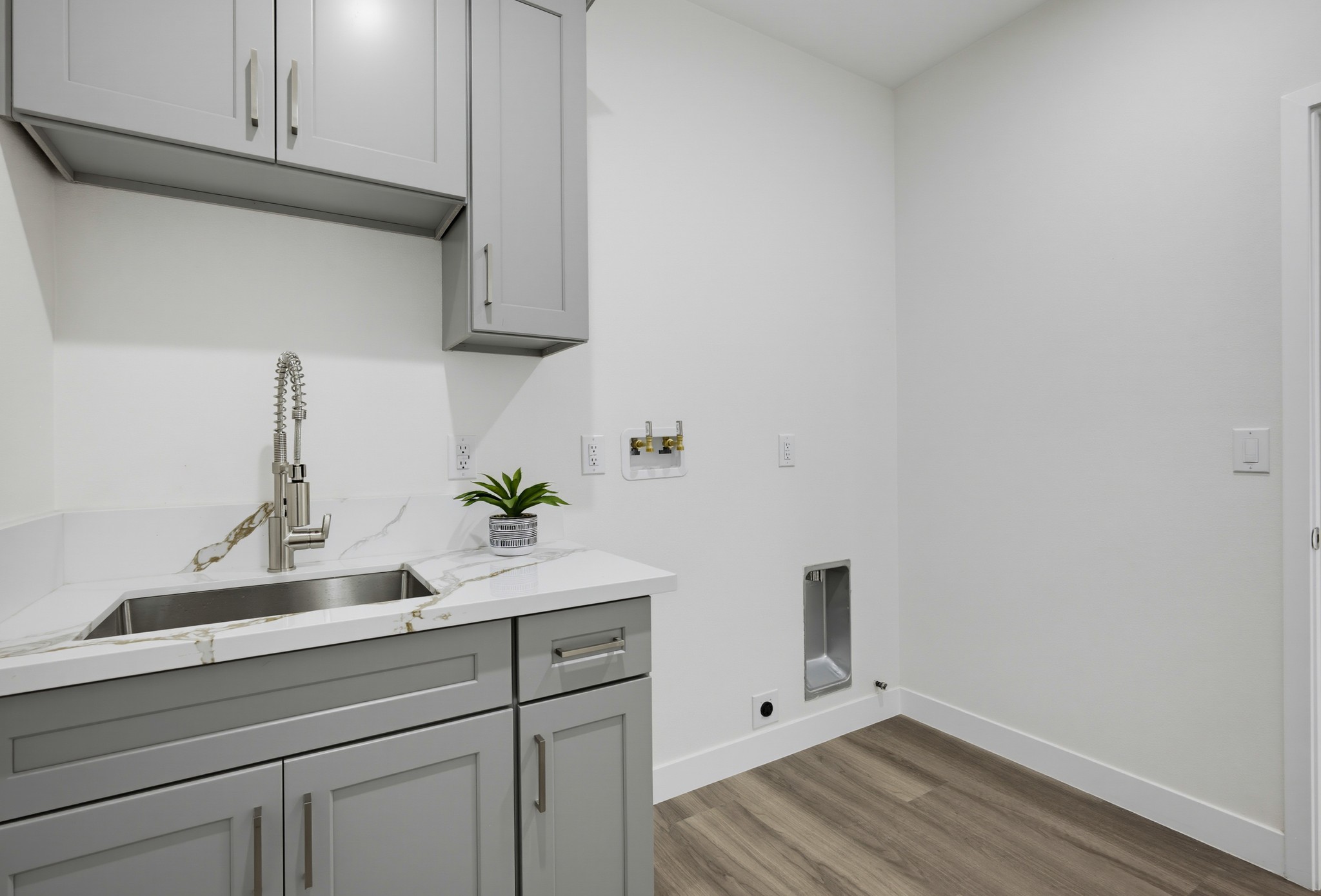 Virtual tour photo 37 of 44 for 24732 Eucalyptus Ave