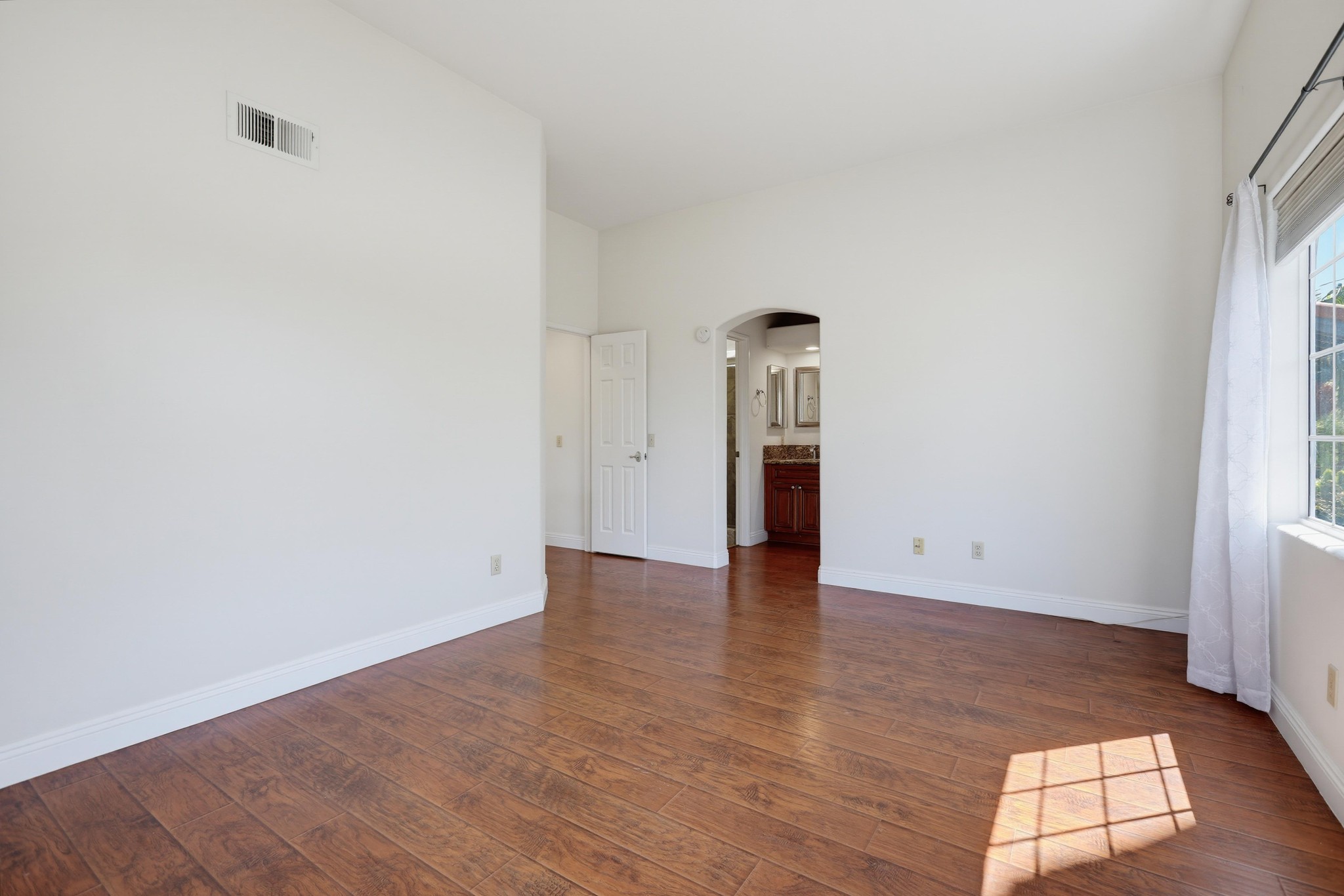 Virtual tour photo 42 of 55 for 24812 Rigger