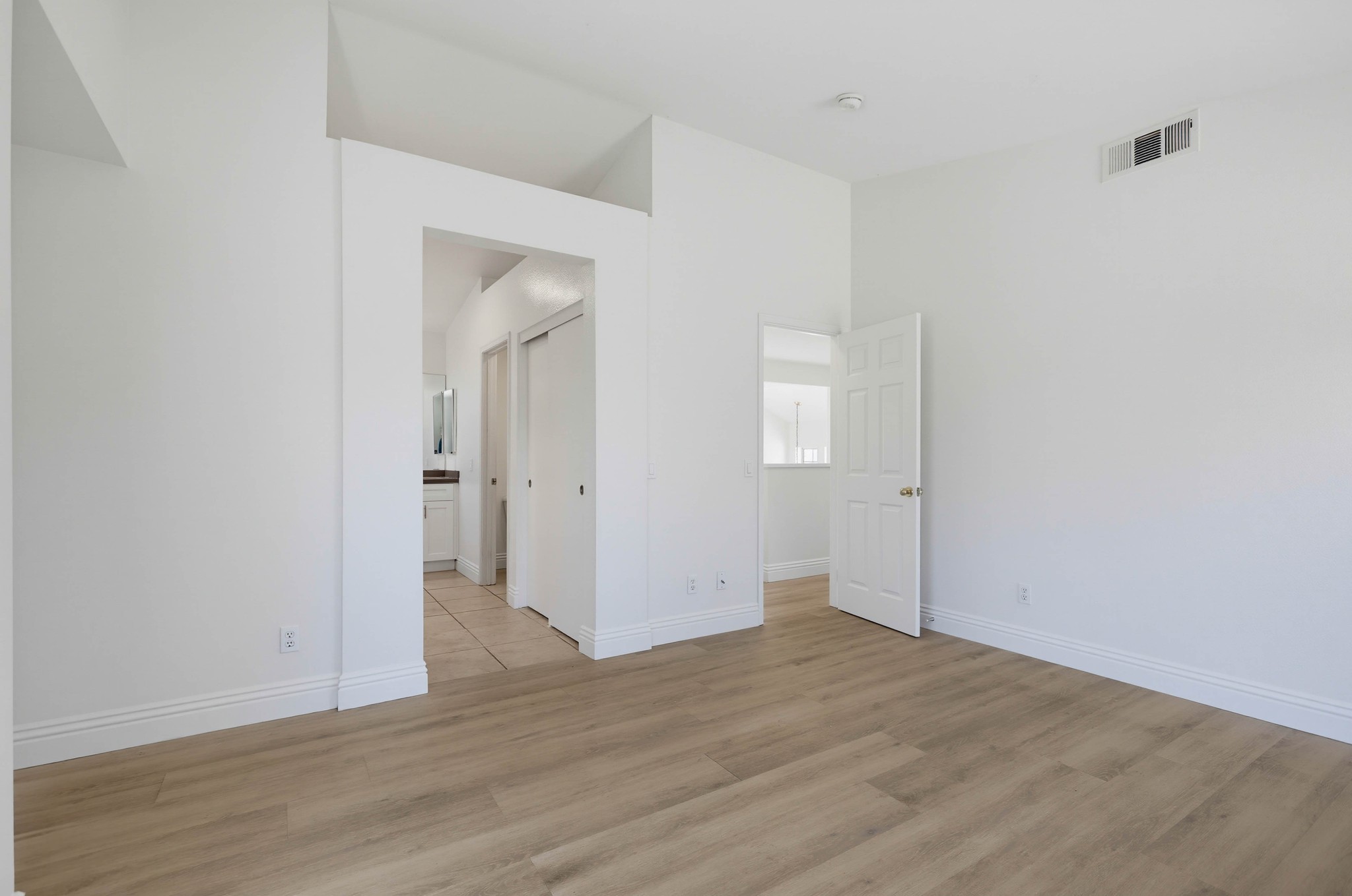 Virtual tour photo 38 of 59 for 25 Pemberly
