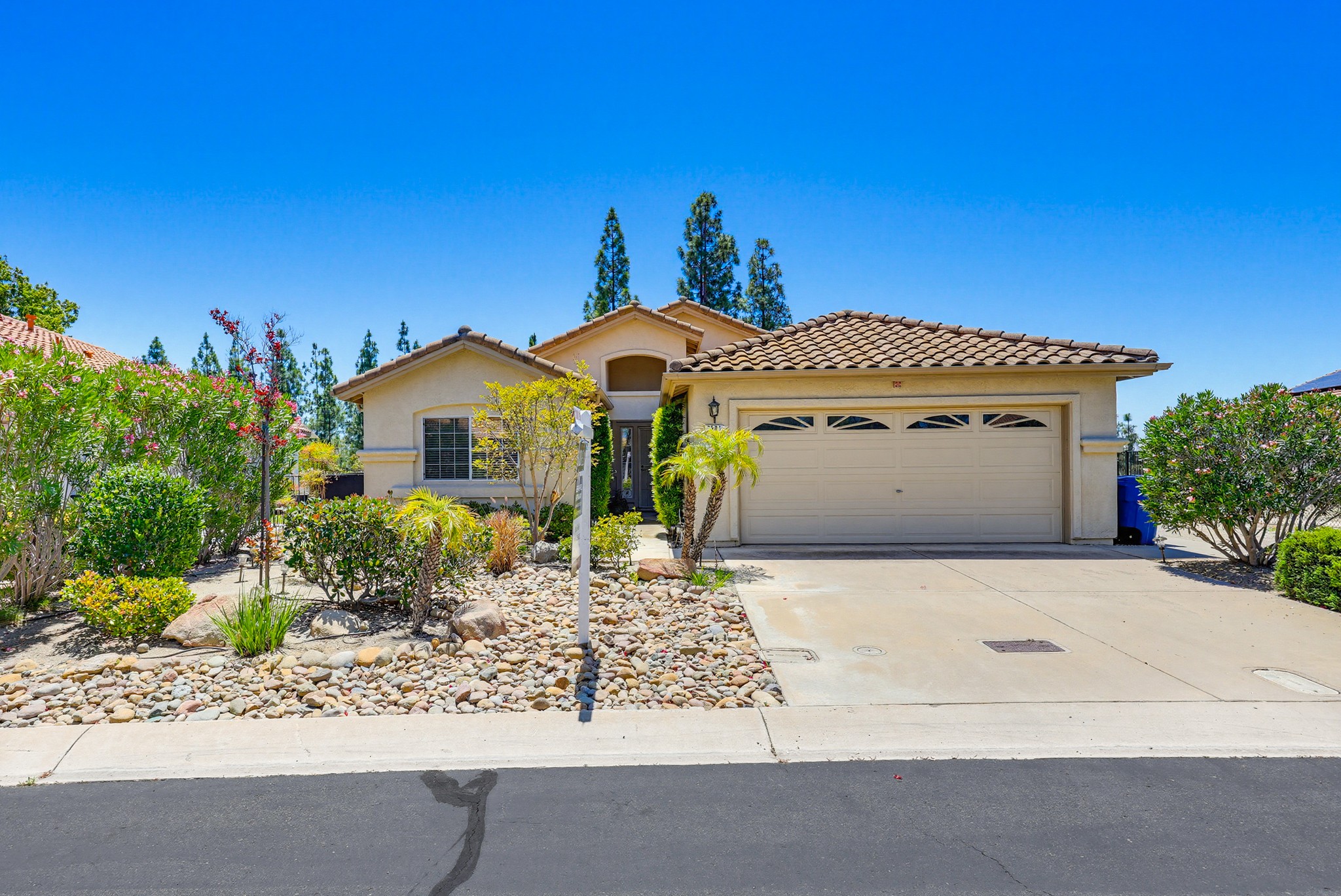 Virtual tour photo 1 of 74 for 2501 Columbine Rd