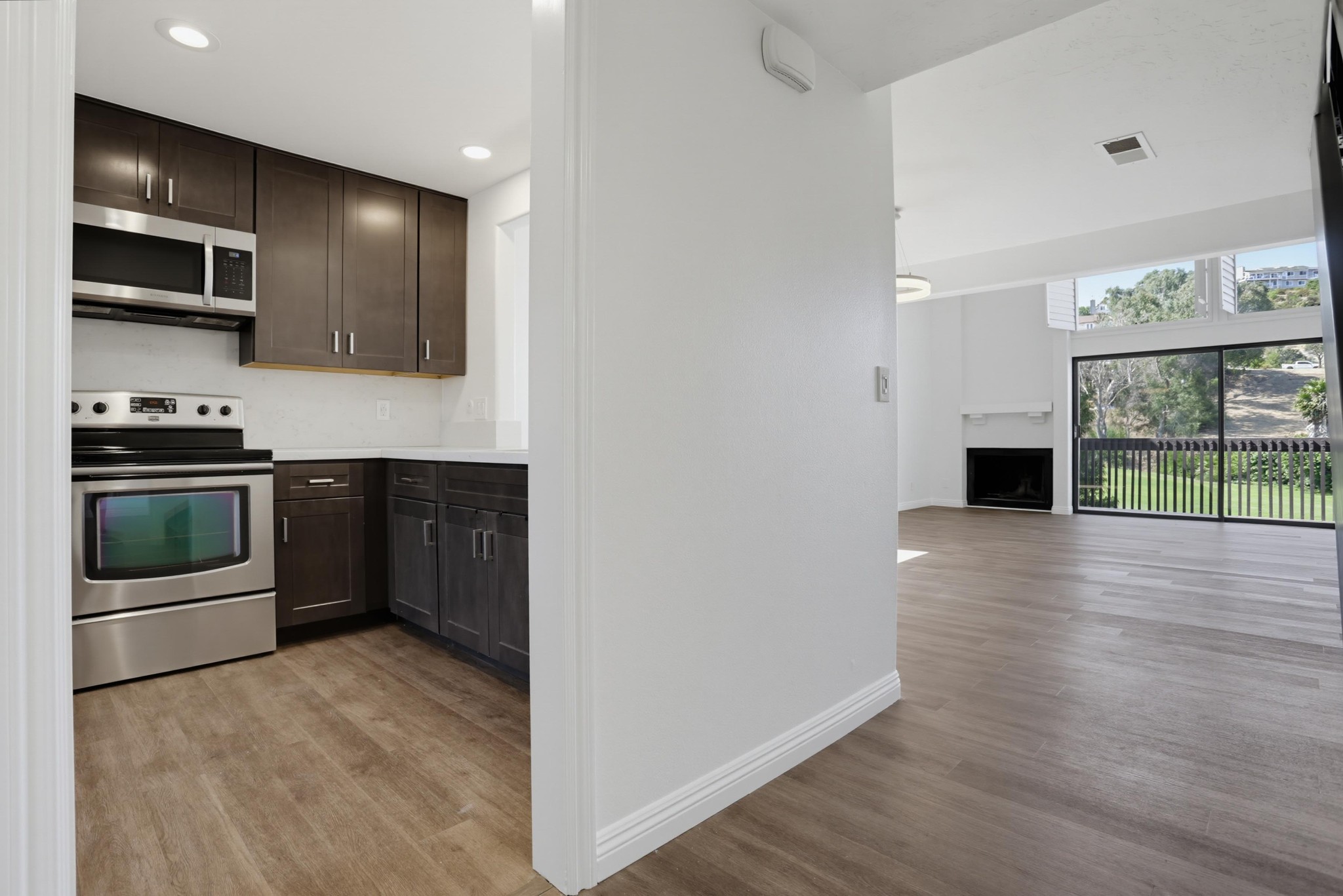 Virtual tour photo 6 of 43 for 2505 Navarra Dr Unit 321