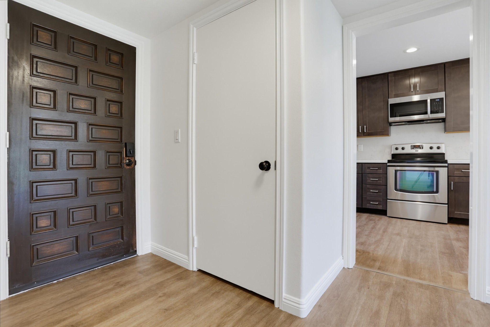 Virtual tour photo 7 of 43 for 2505 Navarra Dr Unit 321